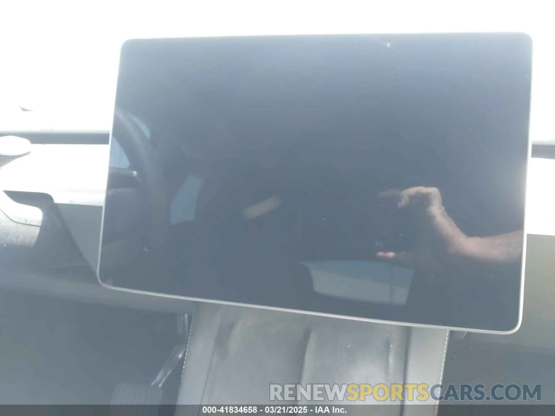 17 Photograph of a damaged car 7SAYGDEEXRA236065 TESLA MODEL Y 2024