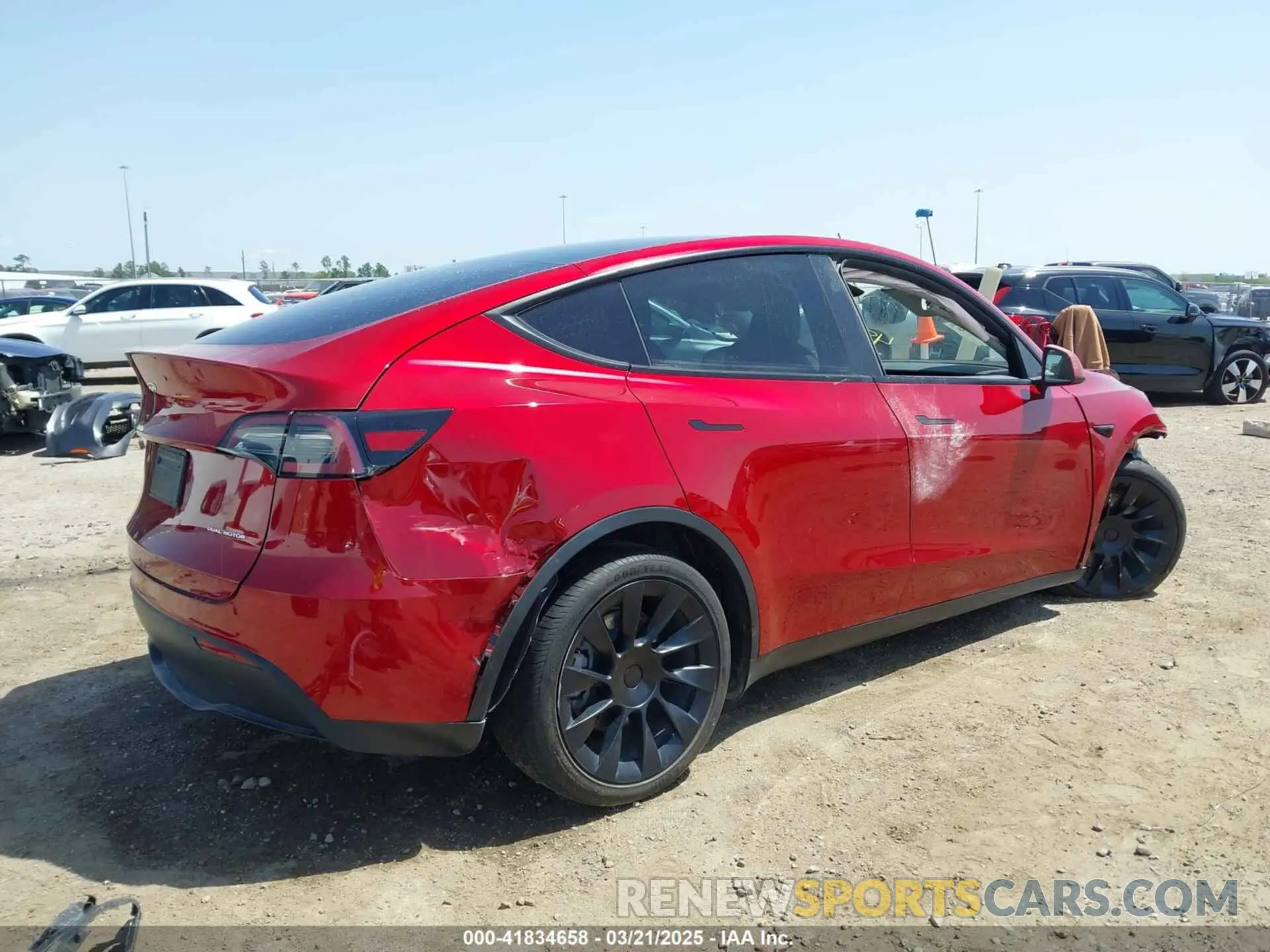 4 Photograph of a damaged car 7SAYGDEEXRA236065 TESLA MODEL Y 2024