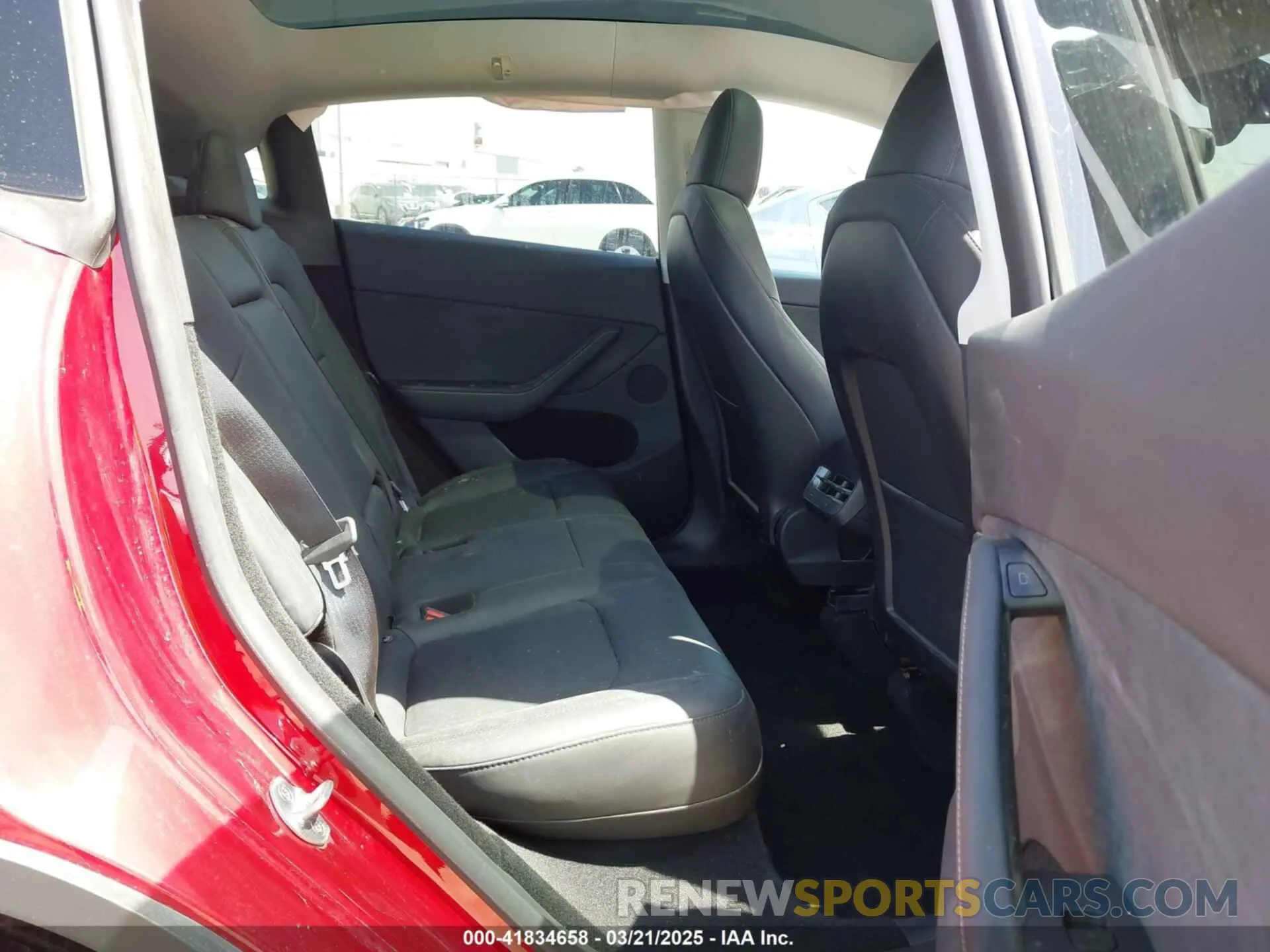8 Photograph of a damaged car 7SAYGDEEXRA236065 TESLA MODEL Y 2024