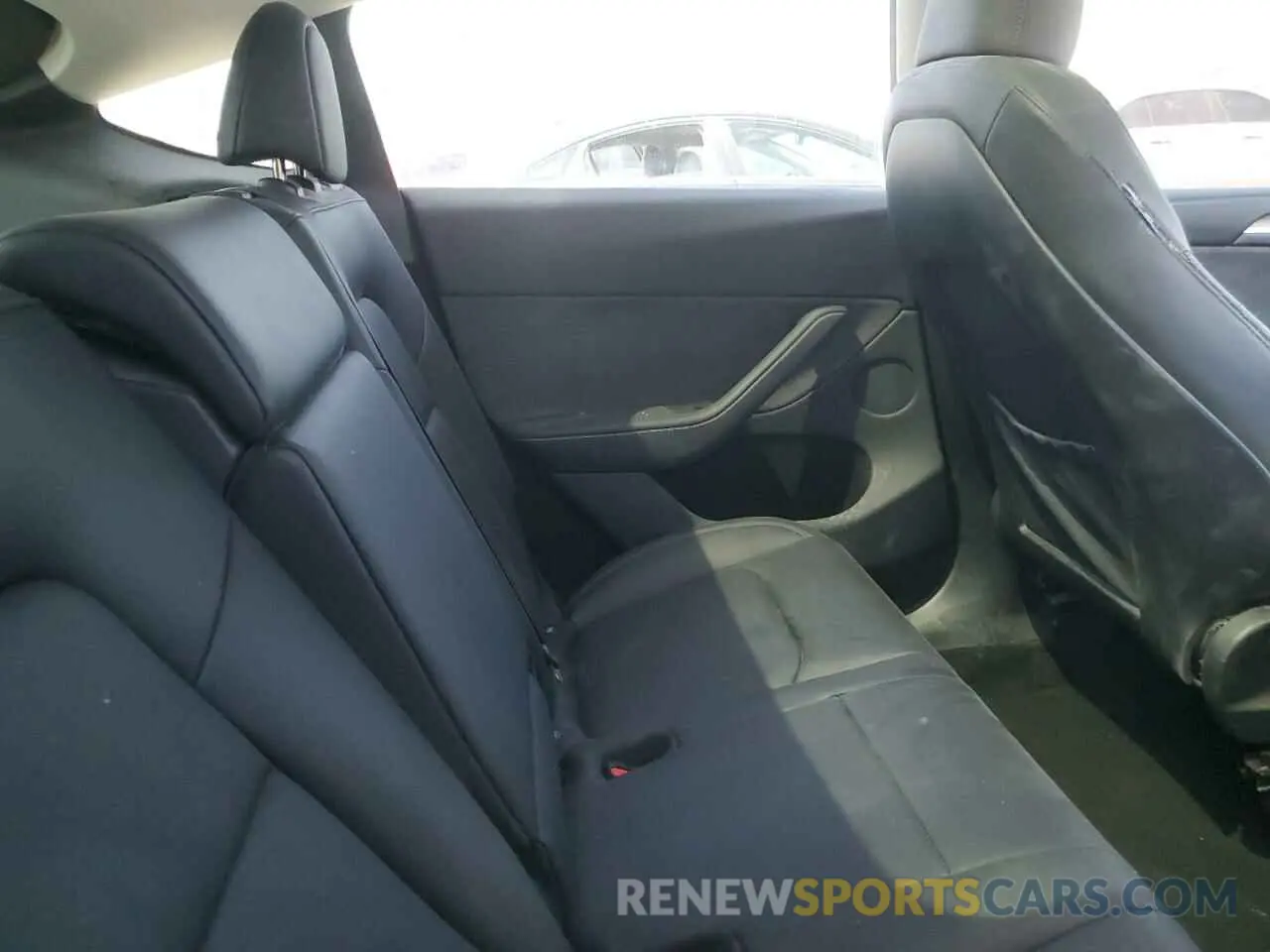 10 Photograph of a damaged car 7SAYGDEEXRA237667 TESLA MODEL Y 2024