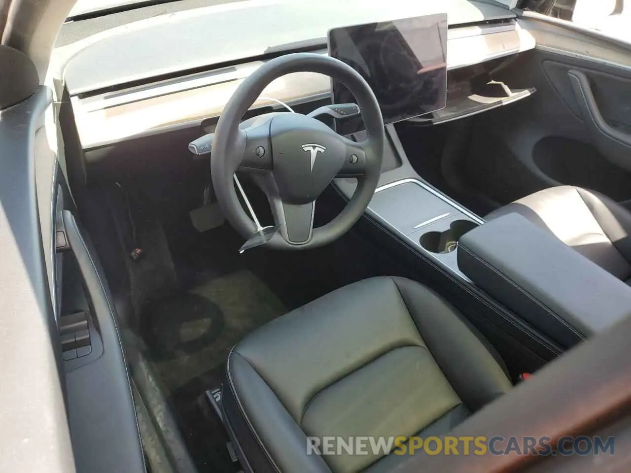 8 Photograph of a damaged car 7SAYGDEEXRA237667 TESLA MODEL Y 2024