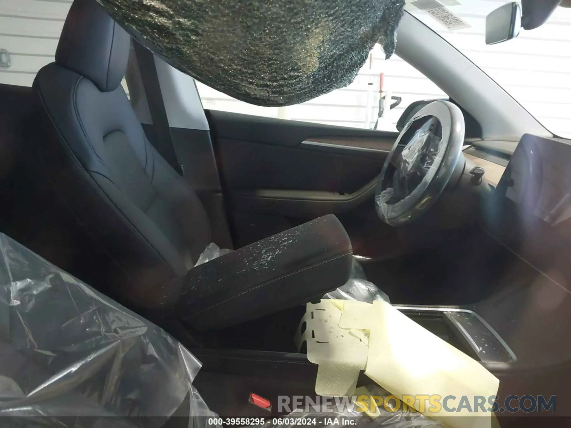 5 Photograph of a damaged car 7SAYGDEEXRA244425 TESLA MODEL Y 2024