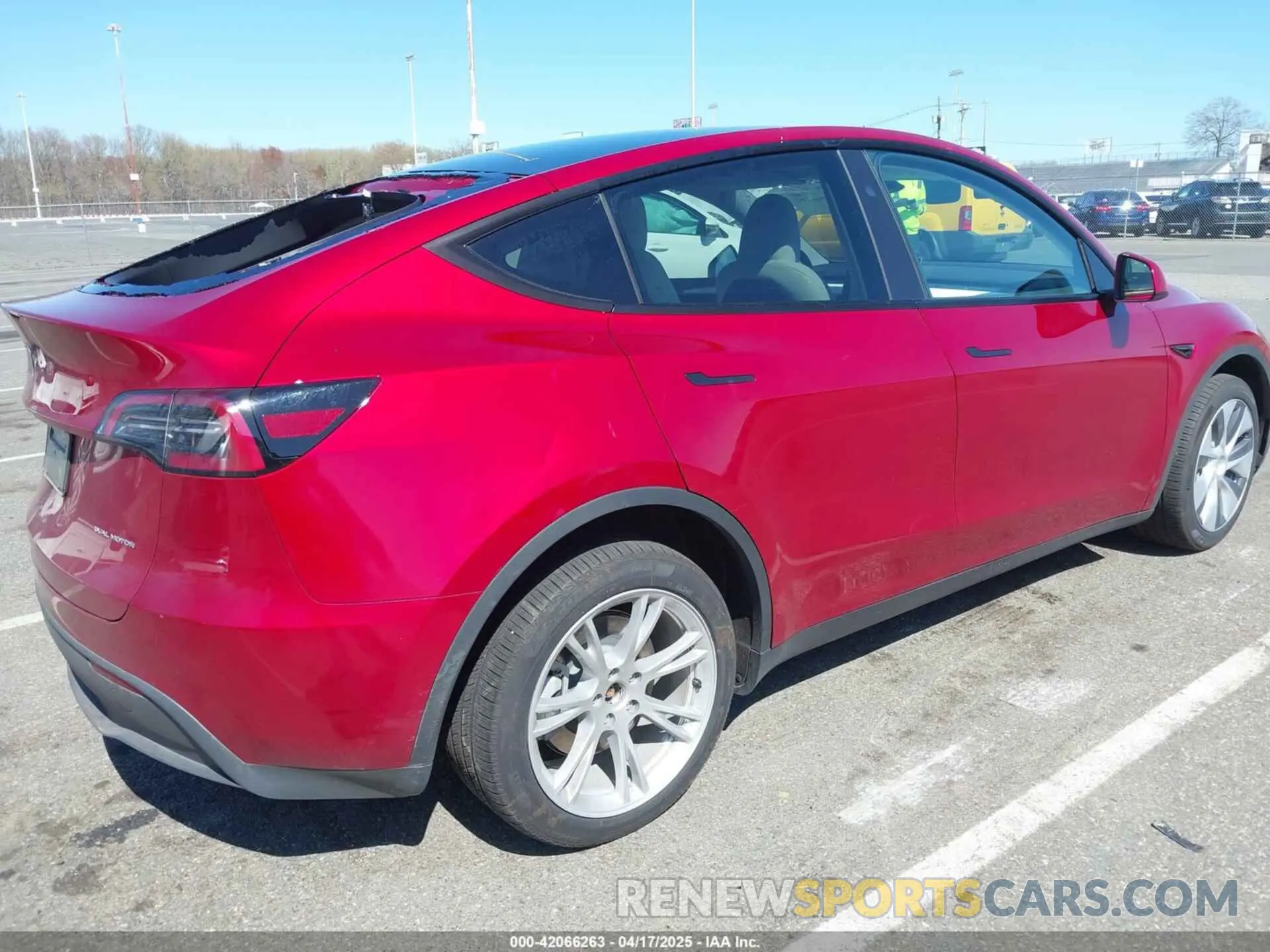 4 Фотография поврежденного автомобиля 7SAYGDEEXRA264495 TESLA MODEL Y 2024
