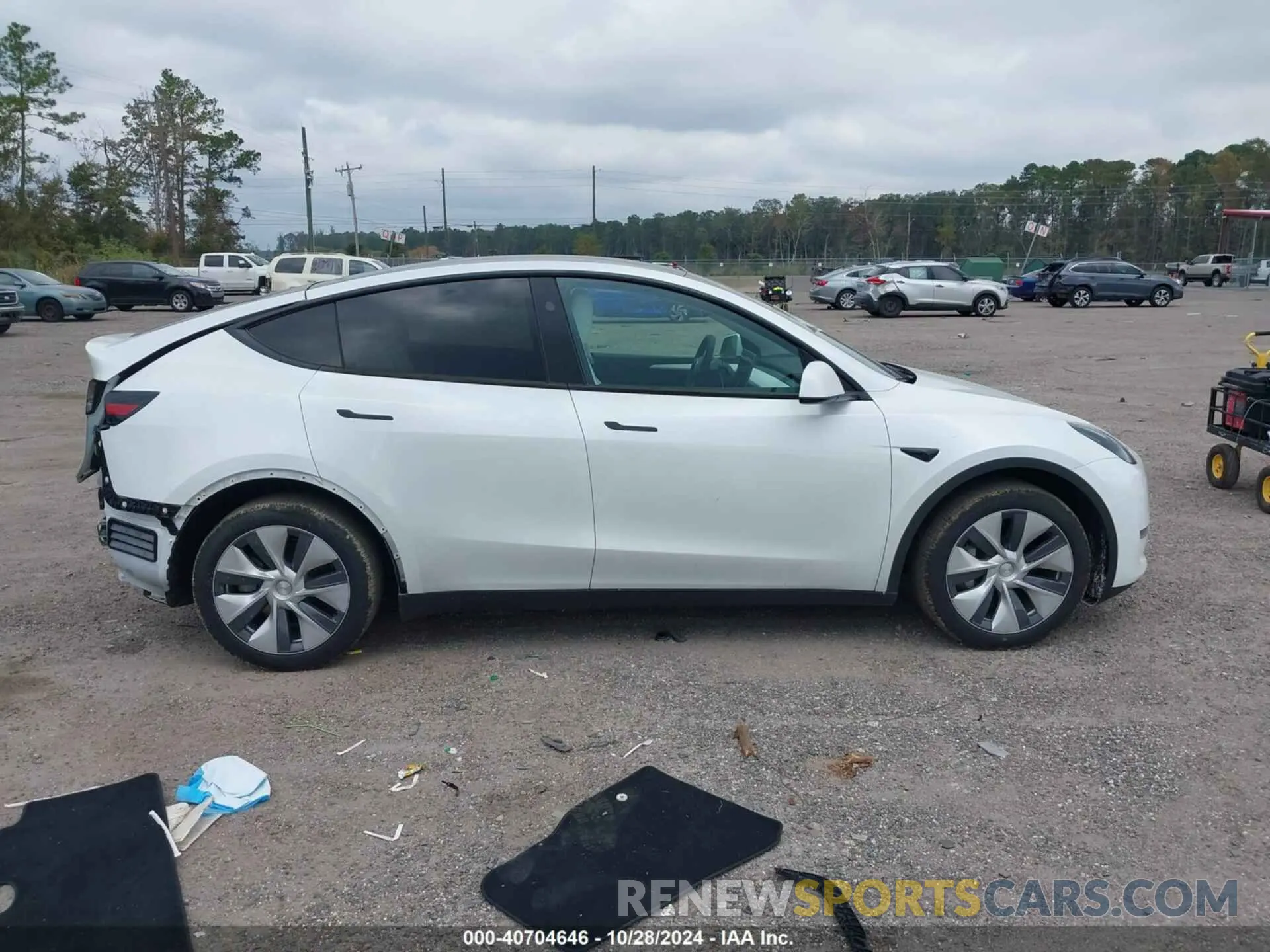 13 Photograph of a damaged car 7SAYGDEEXRA269597 TESLA MODEL Y 2024