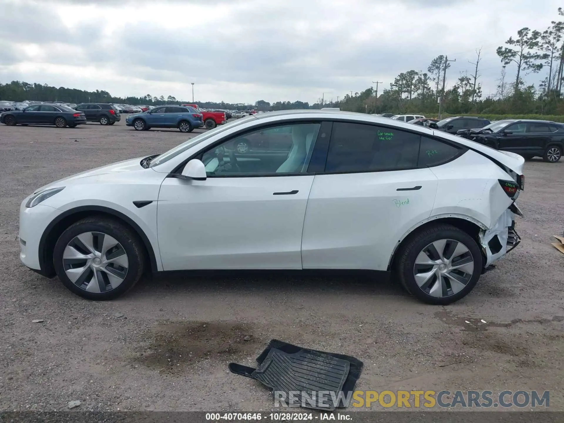 14 Photograph of a damaged car 7SAYGDEEXRA269597 TESLA MODEL Y 2024