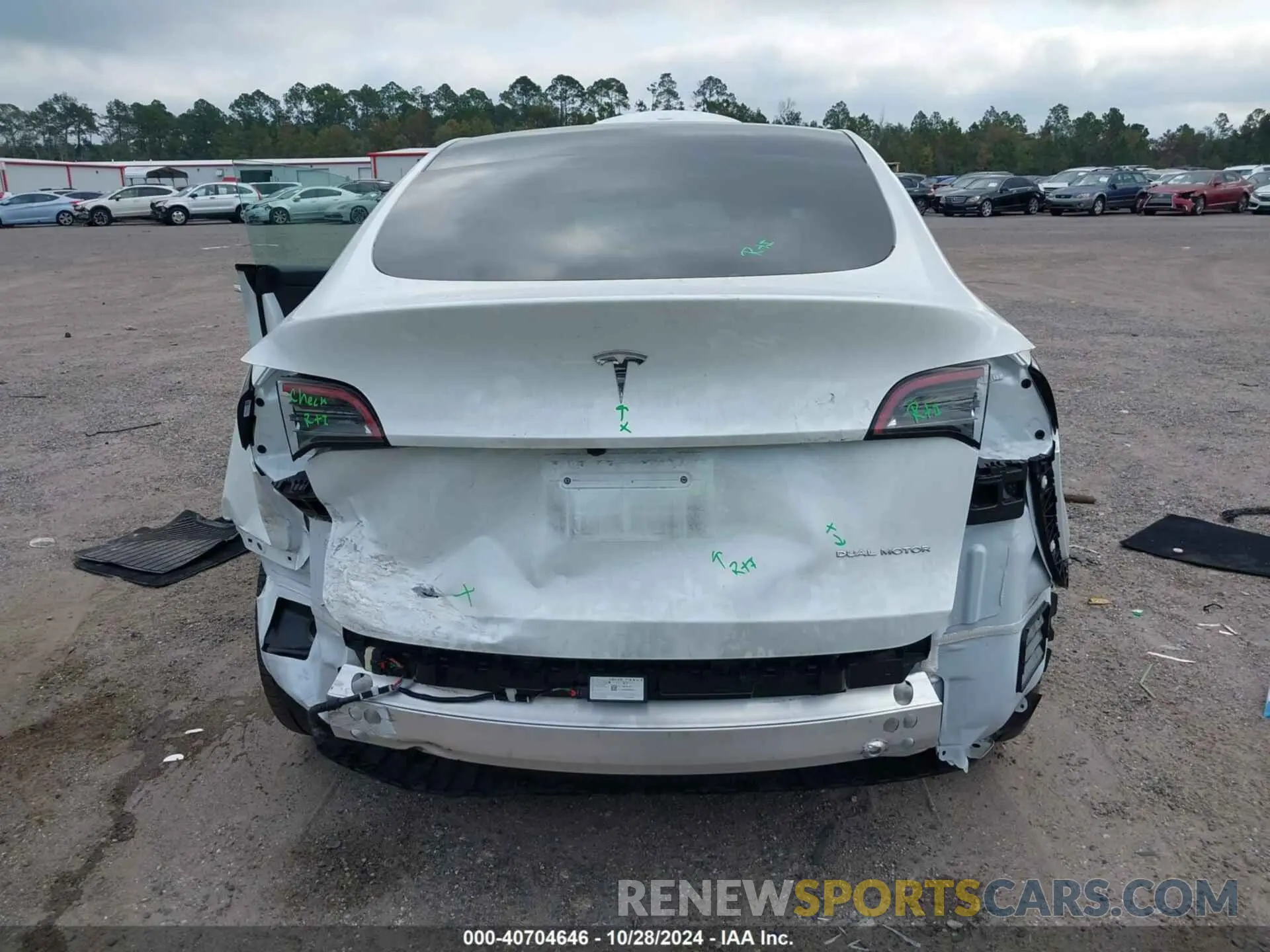 16 Photograph of a damaged car 7SAYGDEEXRA269597 TESLA MODEL Y 2024