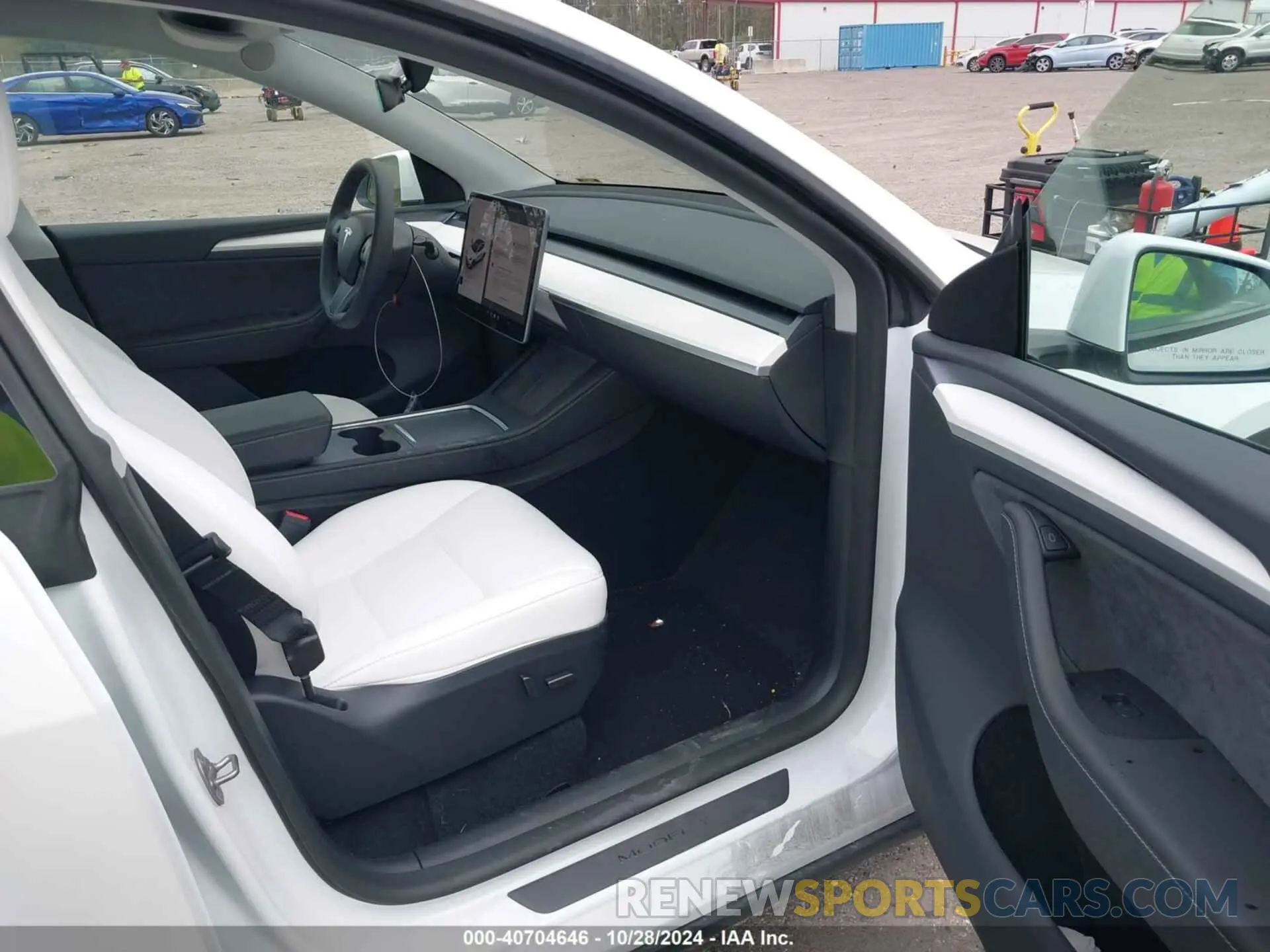 5 Photograph of a damaged car 7SAYGDEEXRA269597 TESLA MODEL Y 2024