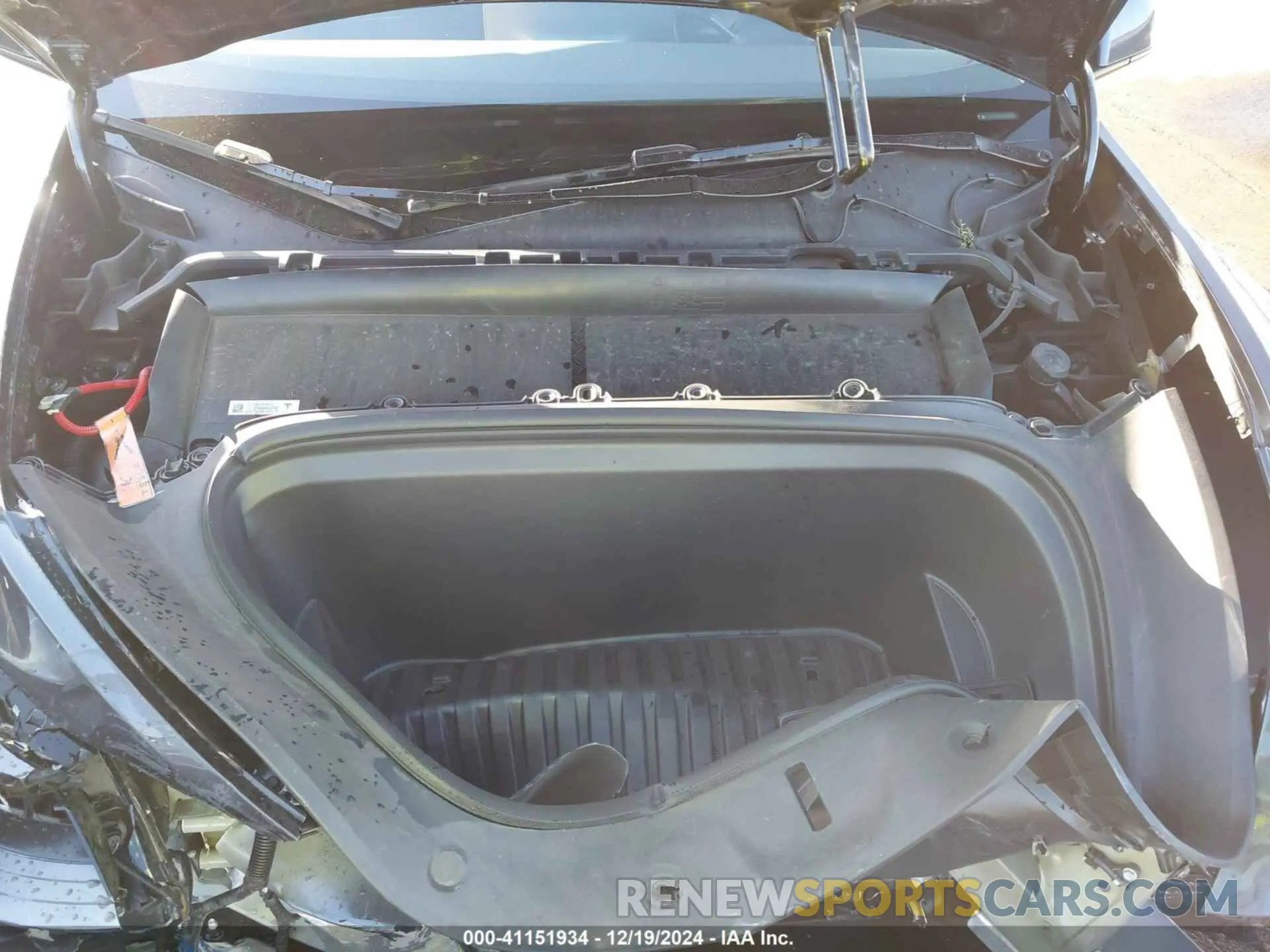 10 Photograph of a damaged car 7SAYGDEEXRA270975 TESLA MODEL Y 2024