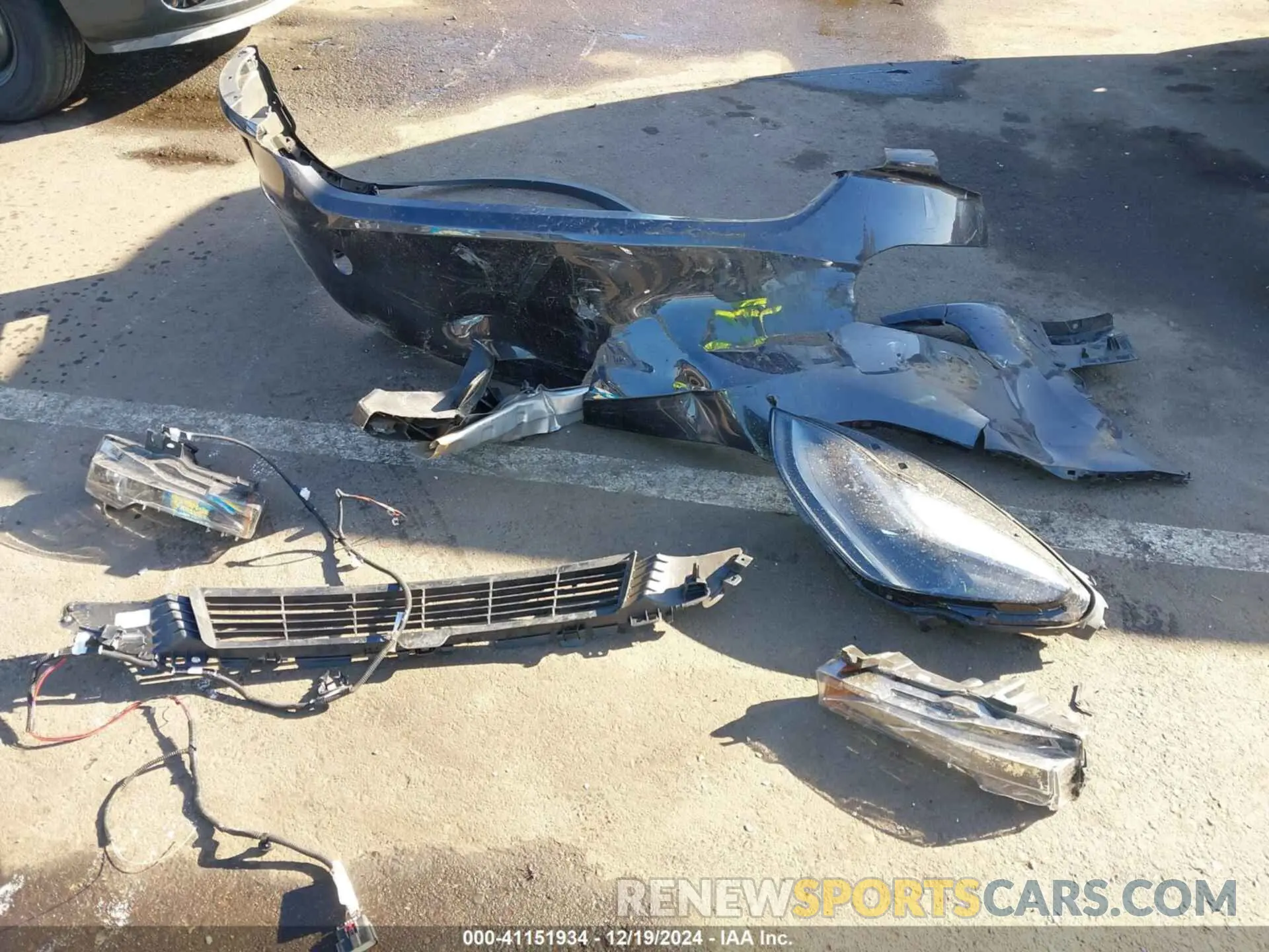 11 Photograph of a damaged car 7SAYGDEEXRA270975 TESLA MODEL Y 2024