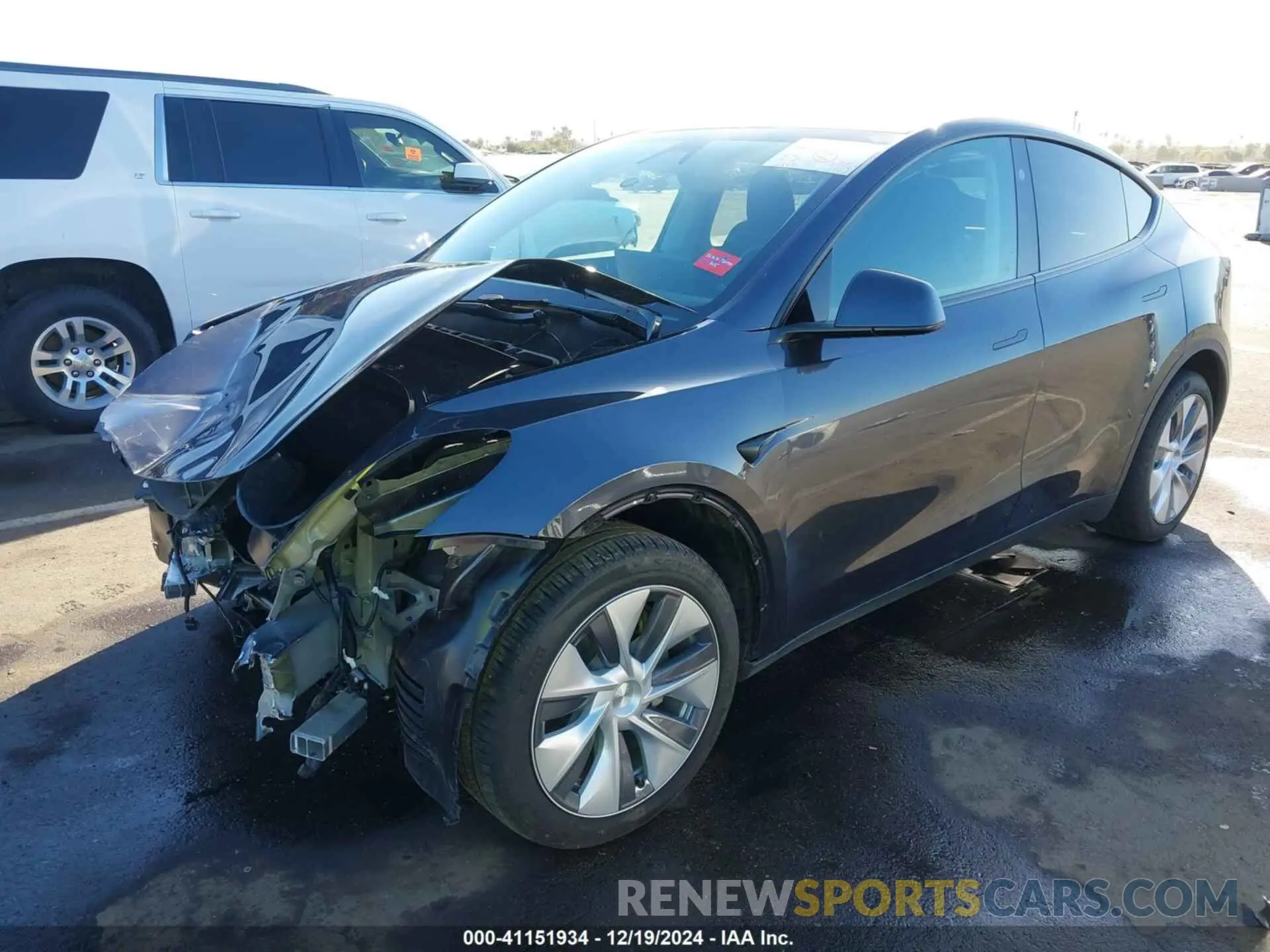 2 Photograph of a damaged car 7SAYGDEEXRA270975 TESLA MODEL Y 2024