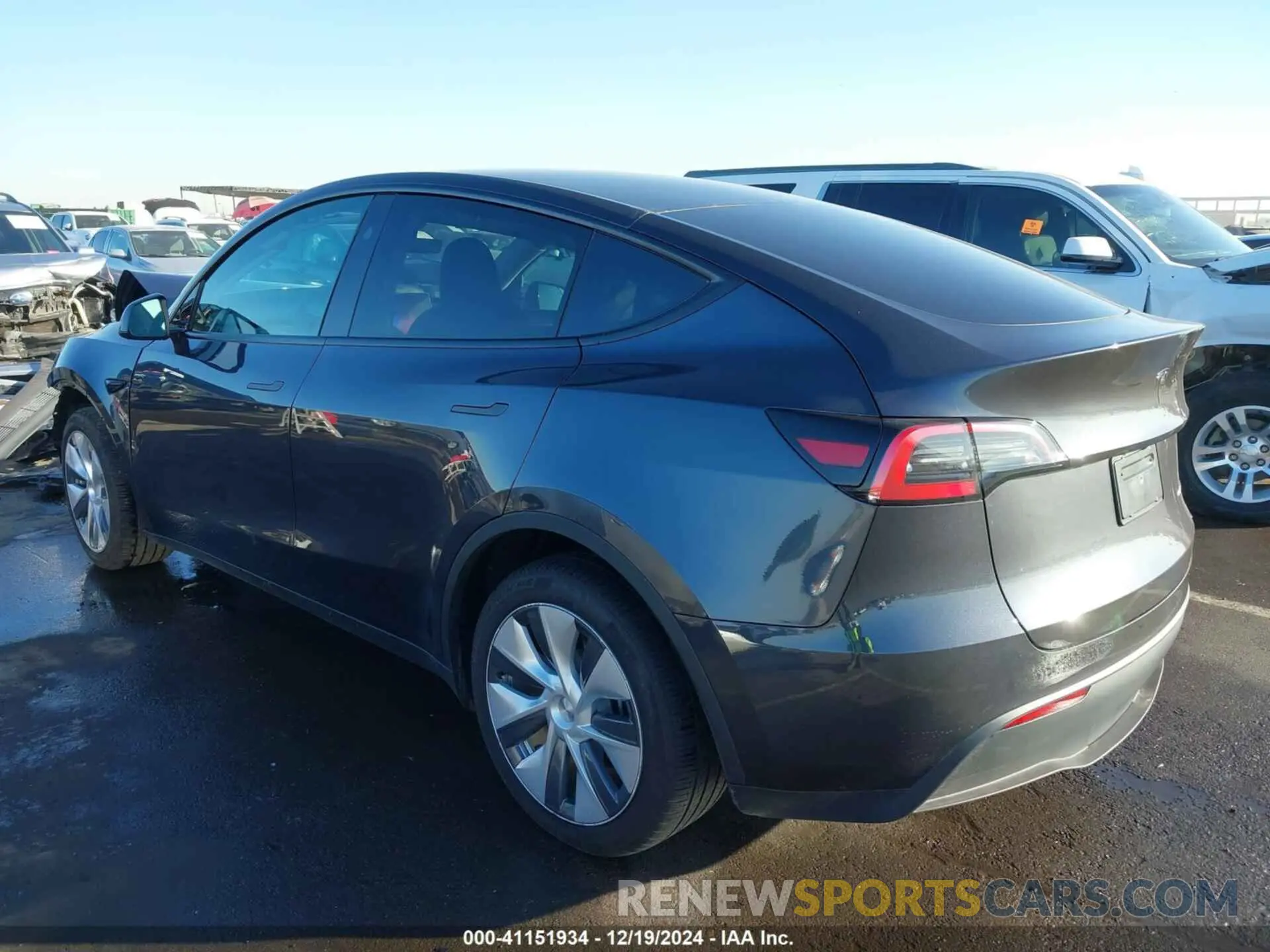 3 Photograph of a damaged car 7SAYGDEEXRA270975 TESLA MODEL Y 2024