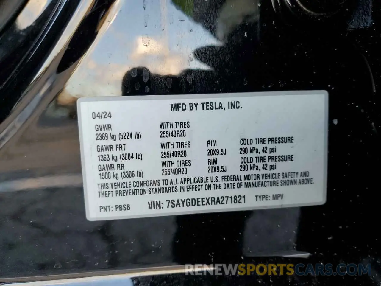 12 Photograph of a damaged car 7SAYGDEEXRA271821 TESLA MODEL Y 2024