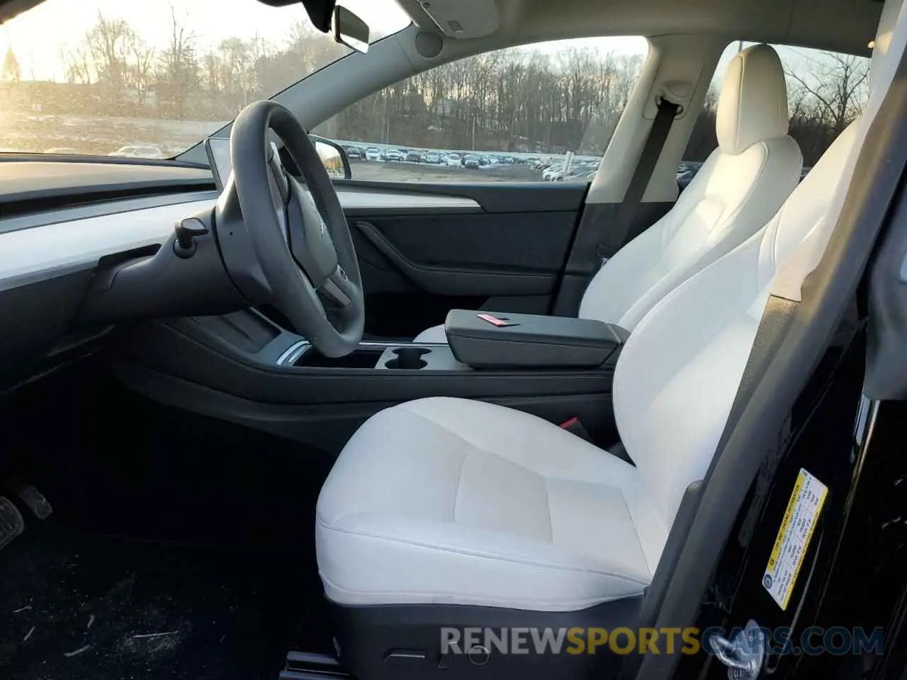 7 Photograph of a damaged car 7SAYGDEEXRA271821 TESLA MODEL Y 2024