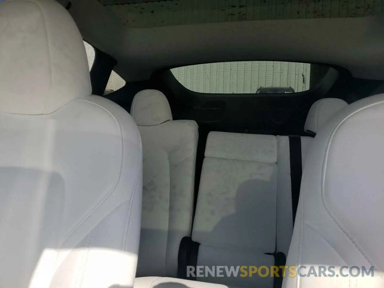 10 Photograph of a damaged car 7SAYGDEEXRA279594 TESLA MODEL Y 2024