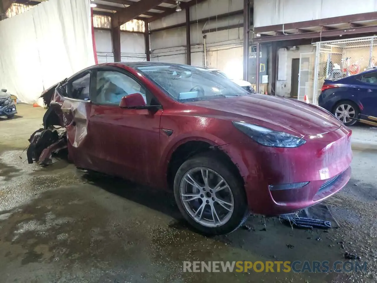 4 Photograph of a damaged car 7SAYGDEEXRA284763 TESLA MODEL Y 2024