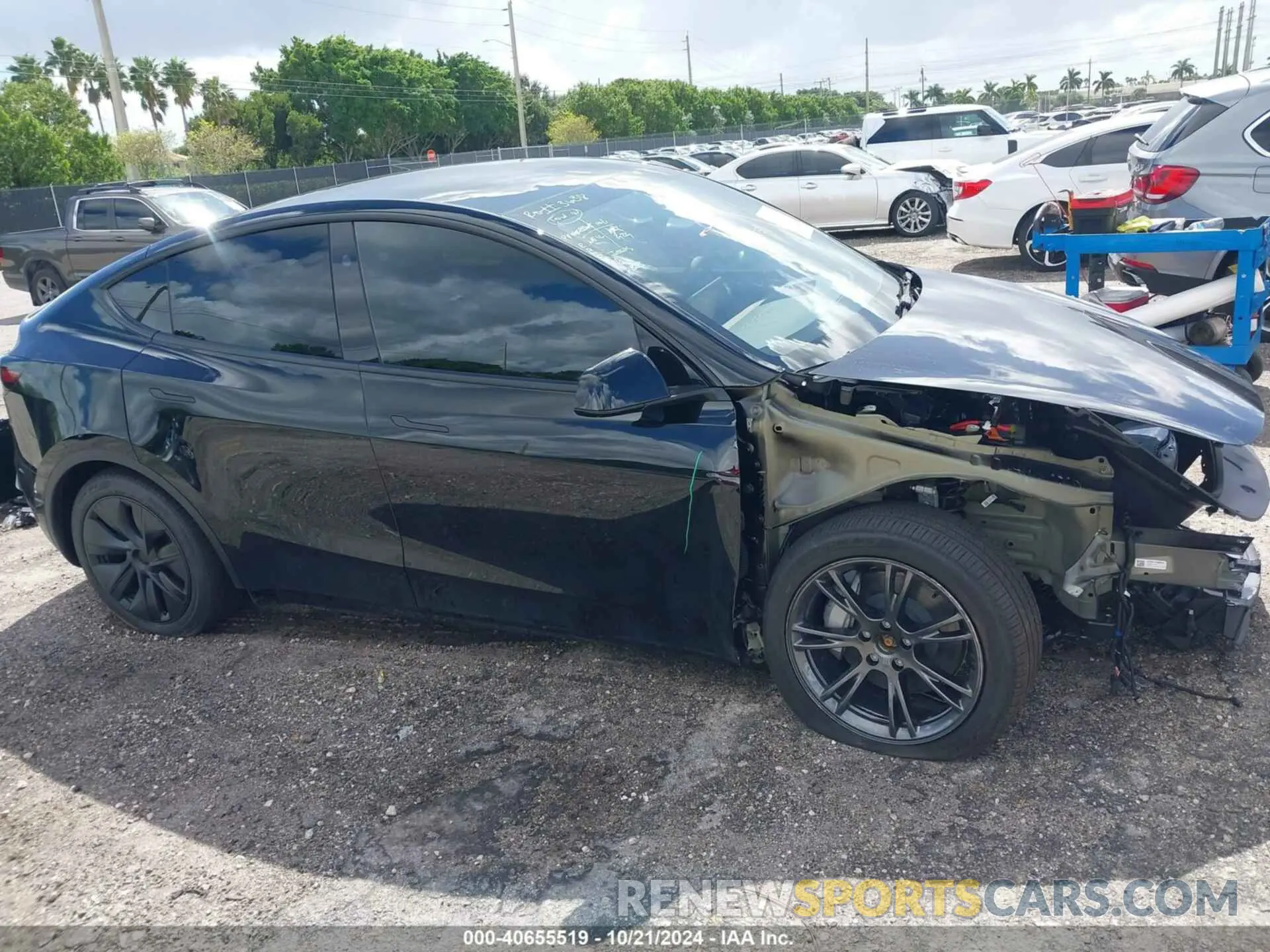 14 Photograph of a damaged car 7SAYGDEEXRA308320 TESLA MODEL Y 2024