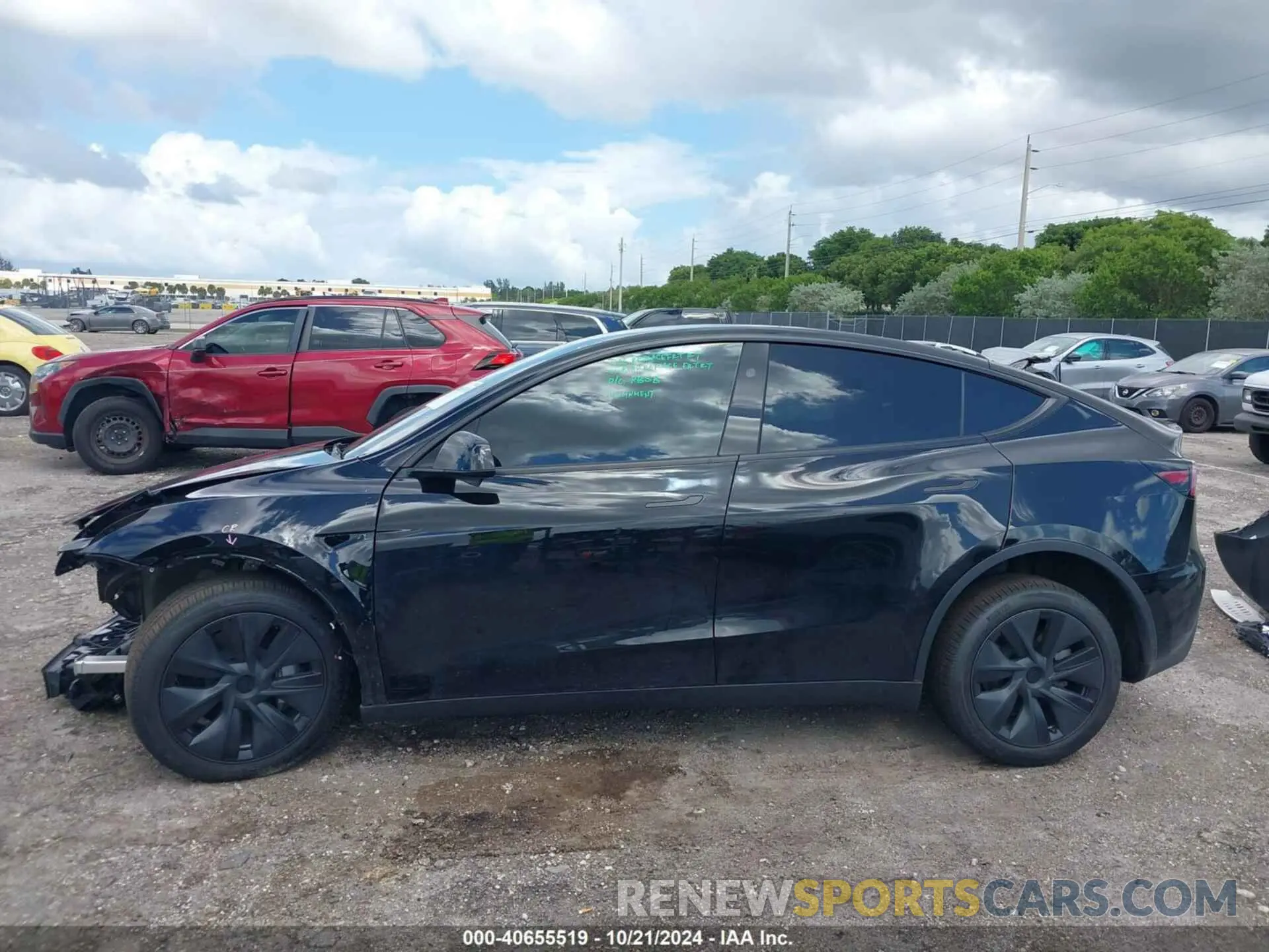 15 Photograph of a damaged car 7SAYGDEEXRA308320 TESLA MODEL Y 2024