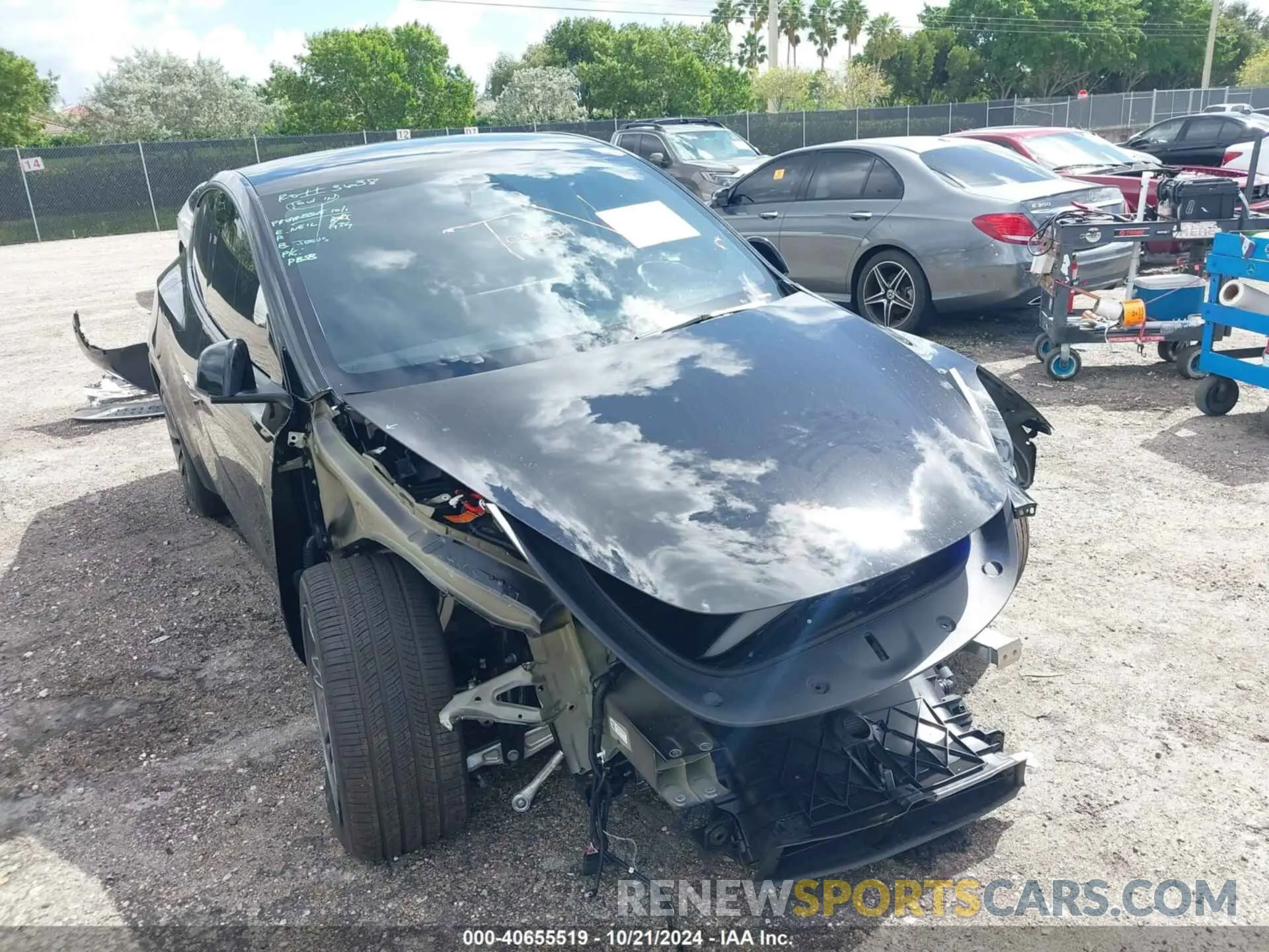 6 Photograph of a damaged car 7SAYGDEEXRA308320 TESLA MODEL Y 2024