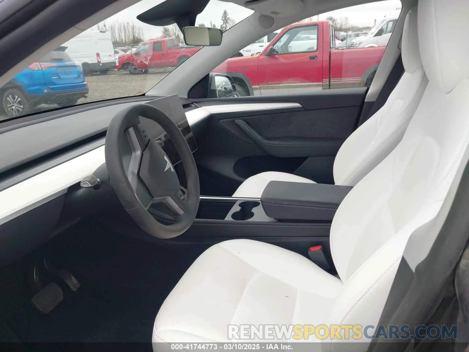 5 Photograph of a damaged car 7SAYGDEEXRF073775 TESLA MODEL Y 2024
