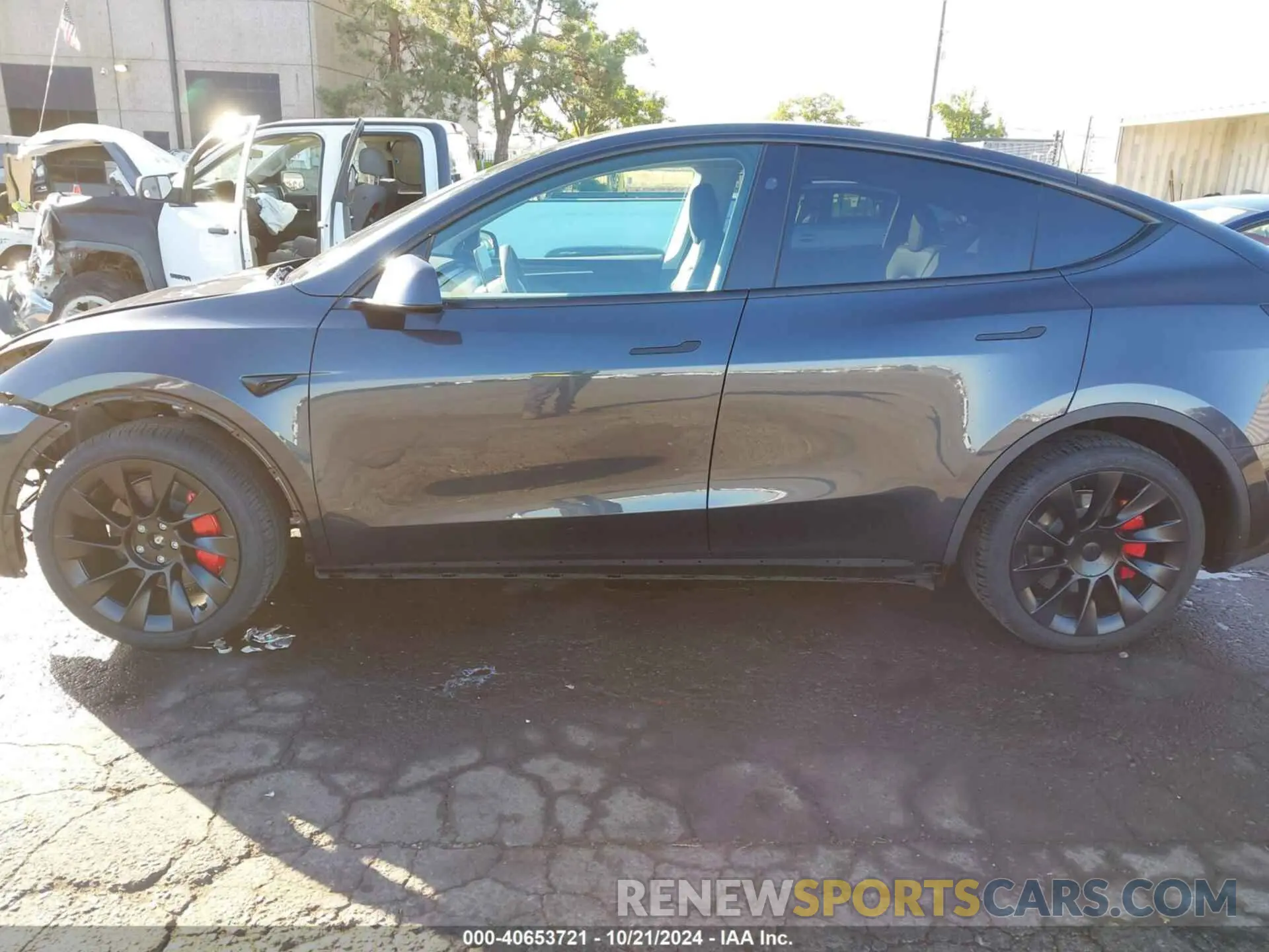 15 Photograph of a damaged car 7SAYGDEEXRF075879 TESLA MODEL Y 2024