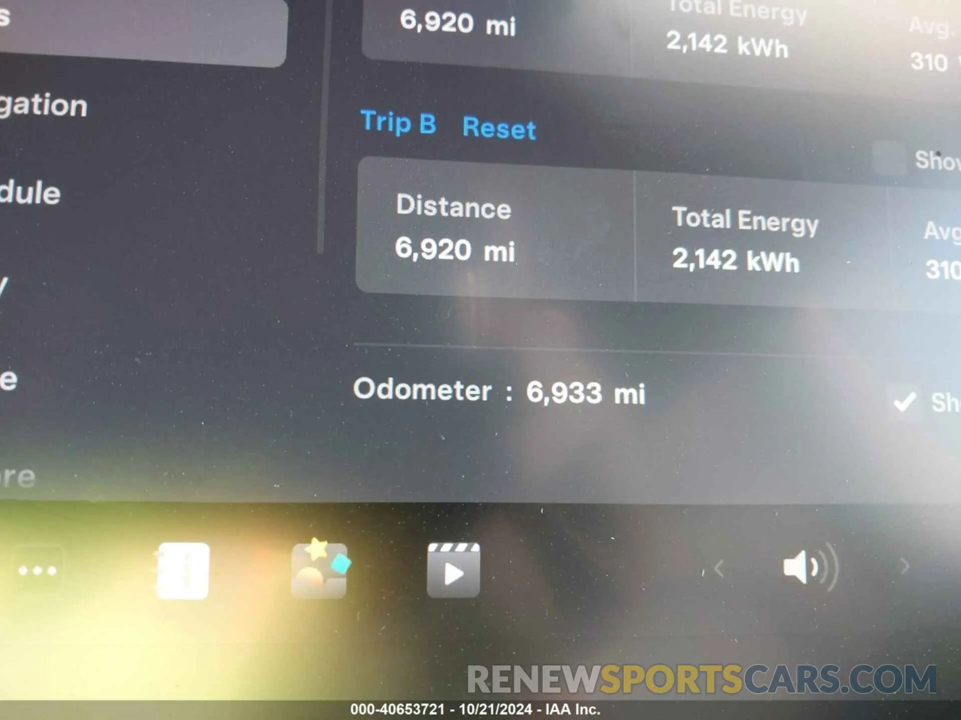 16 Photograph of a damaged car 7SAYGDEEXRF075879 TESLA MODEL Y 2024