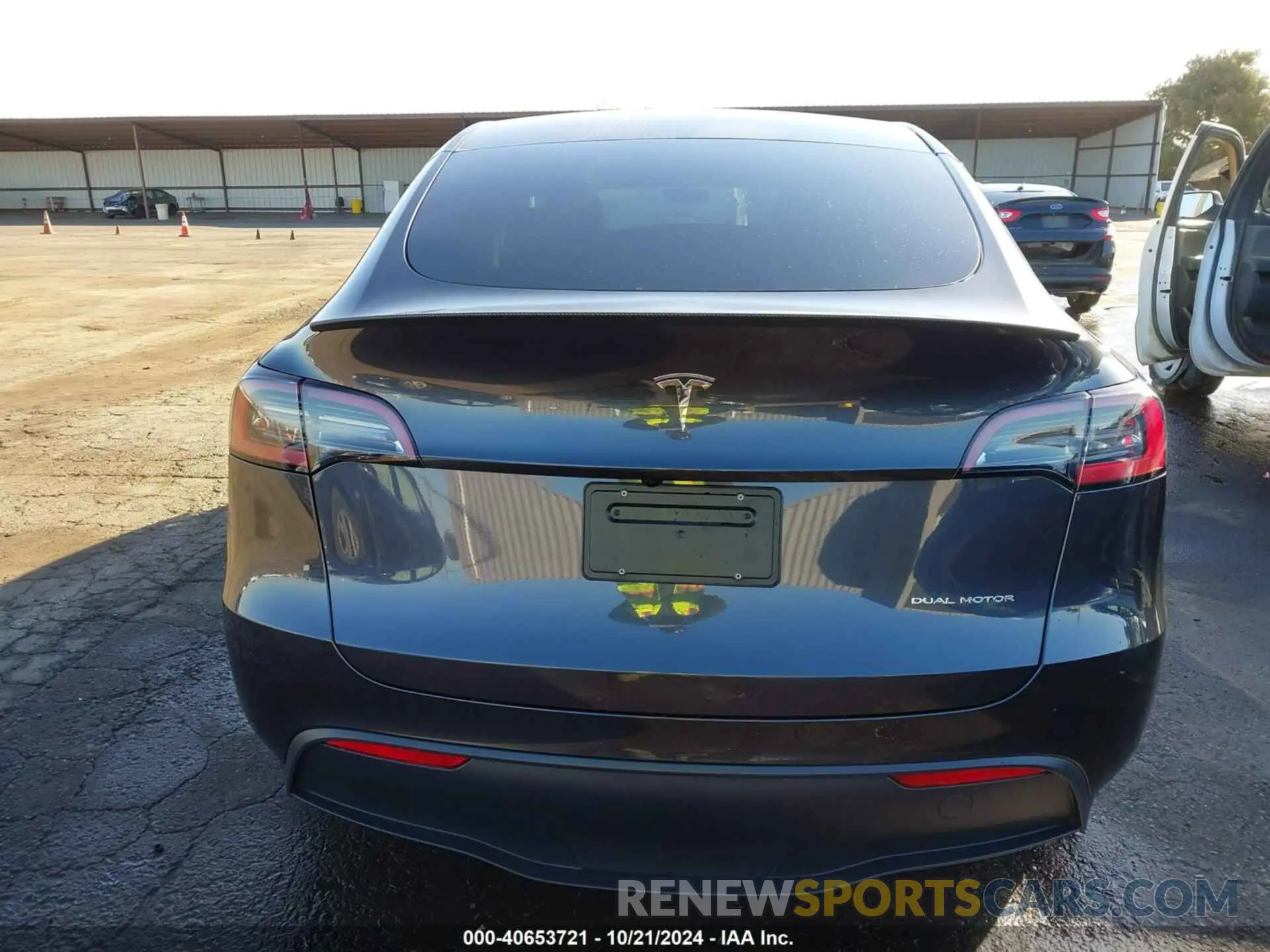 17 Photograph of a damaged car 7SAYGDEEXRF075879 TESLA MODEL Y 2024