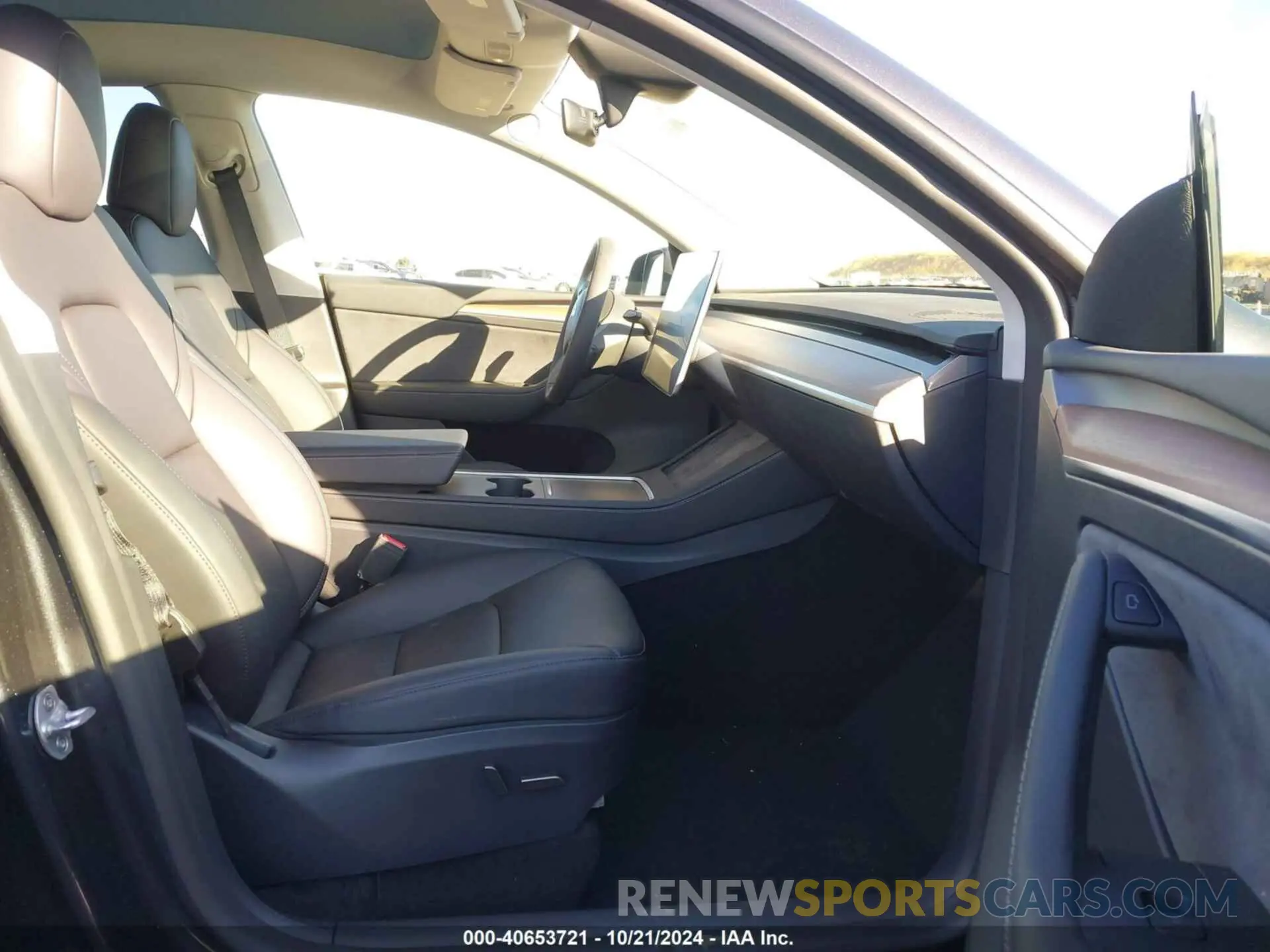 5 Photograph of a damaged car 7SAYGDEEXRF075879 TESLA MODEL Y 2024