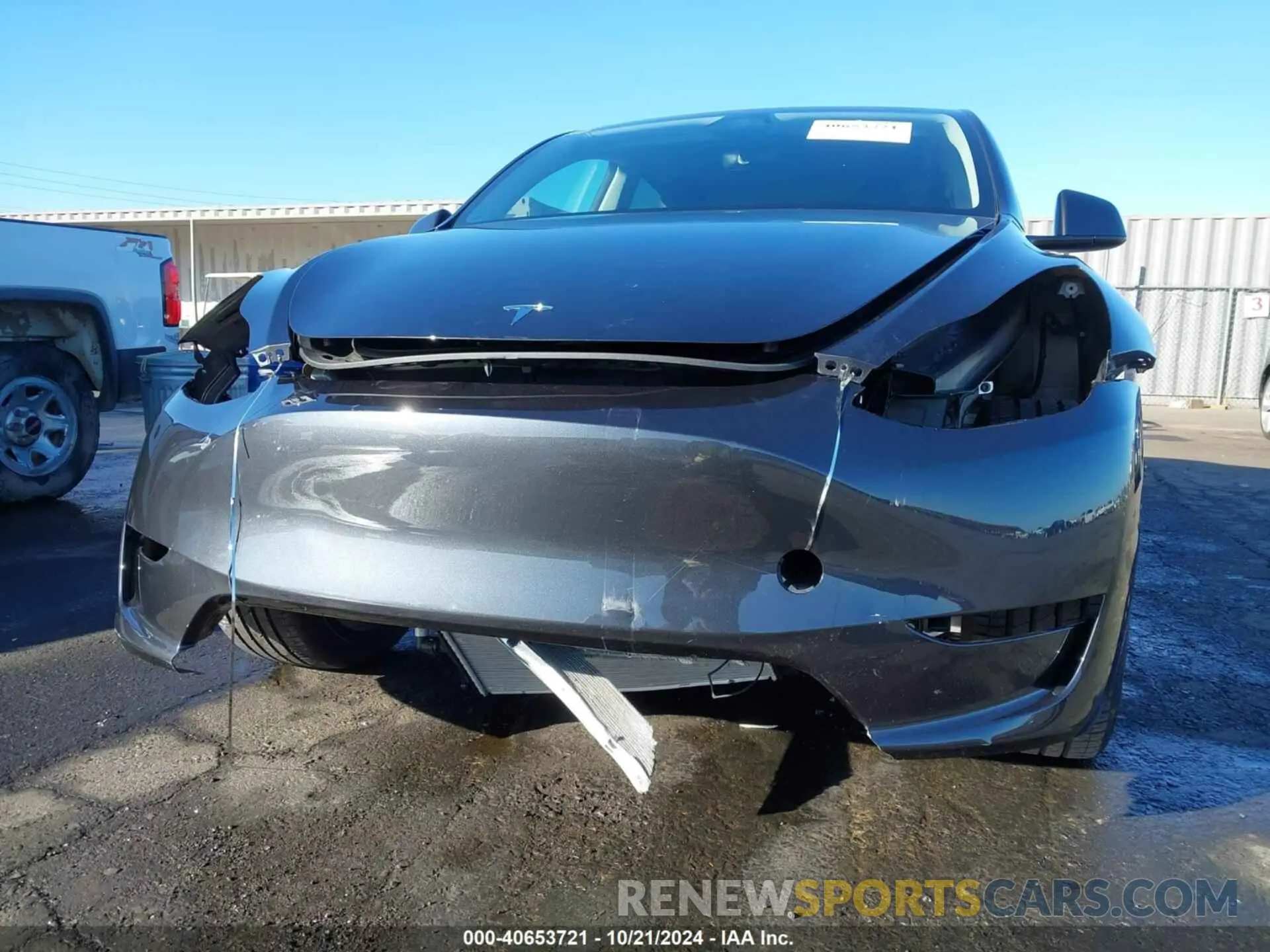 6 Photograph of a damaged car 7SAYGDEEXRF075879 TESLA MODEL Y 2024