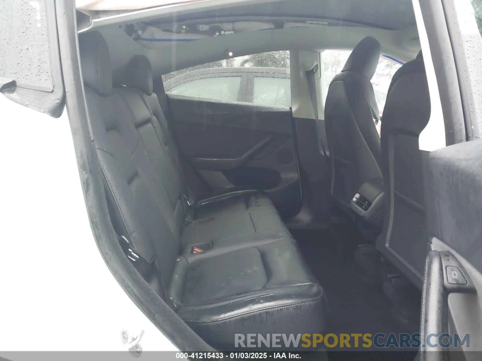 8 Photograph of a damaged car 7SAYGDEEXRF078877 TESLA MODEL Y 2024