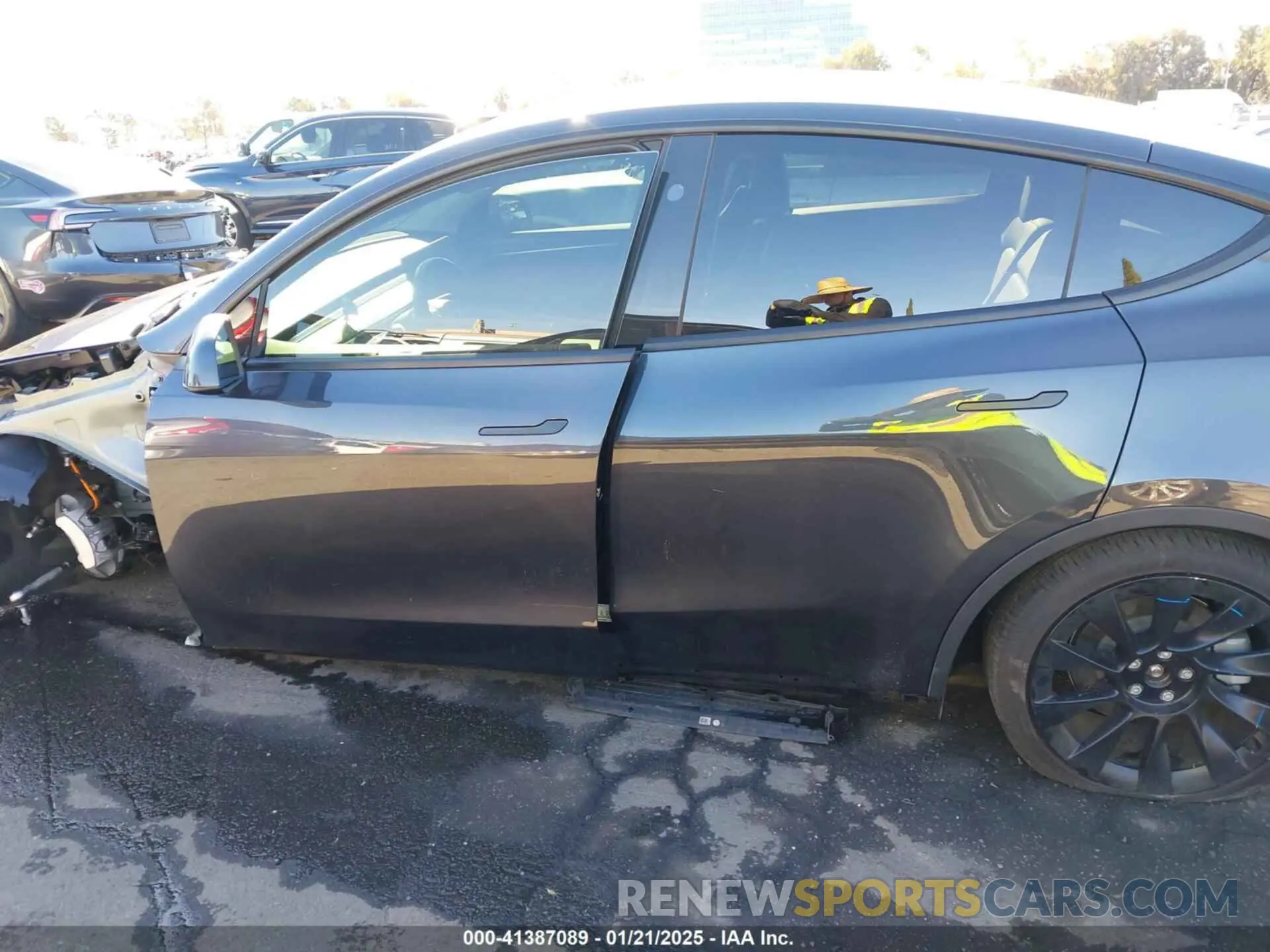 14 Photograph of a damaged car 7SAYGDEEXRF090852 TESLA MODEL Y 2024
