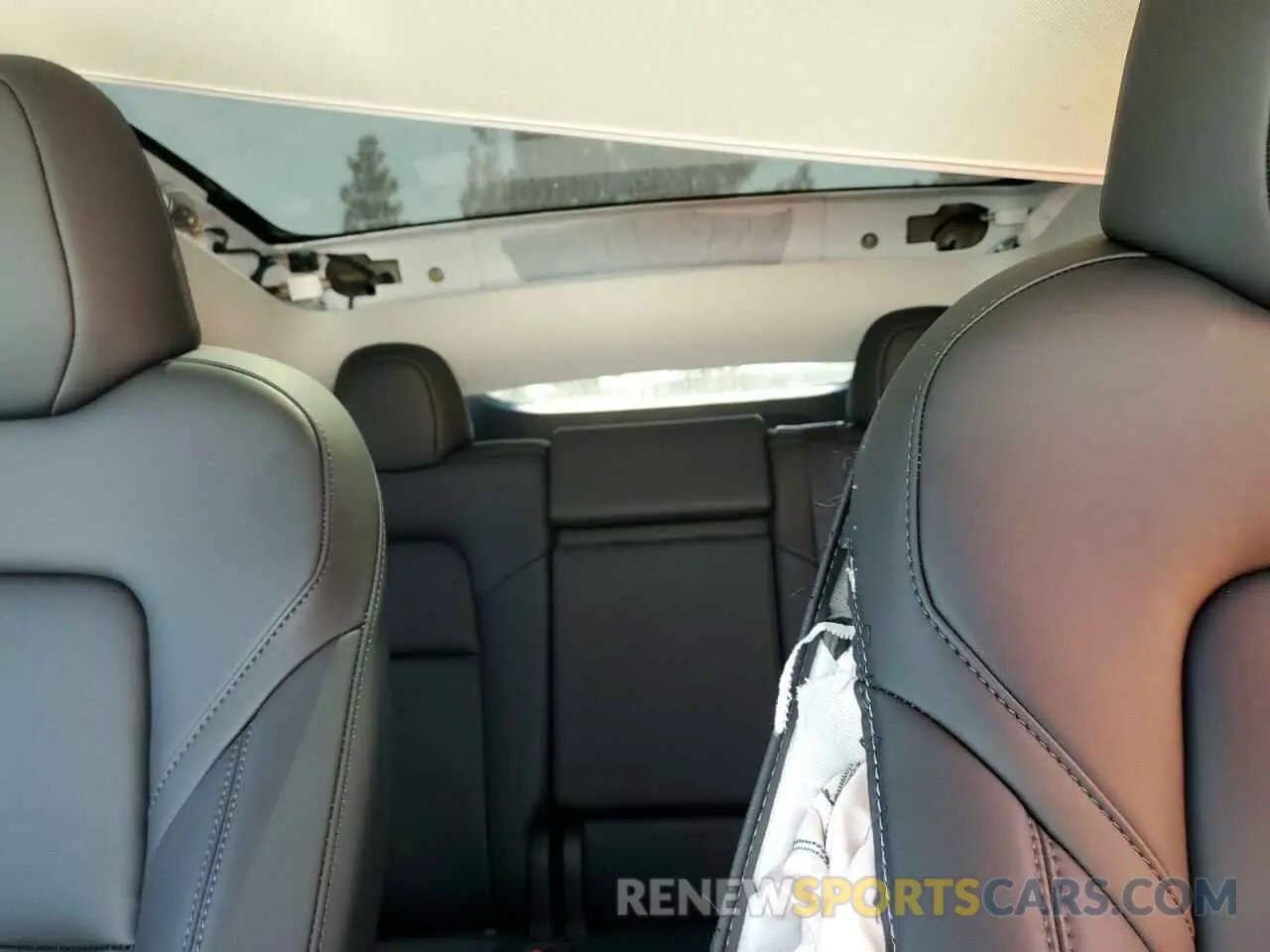 10 Photograph of a damaged car 7SAYGDEEXRF090916 TESLA MODEL Y 2024