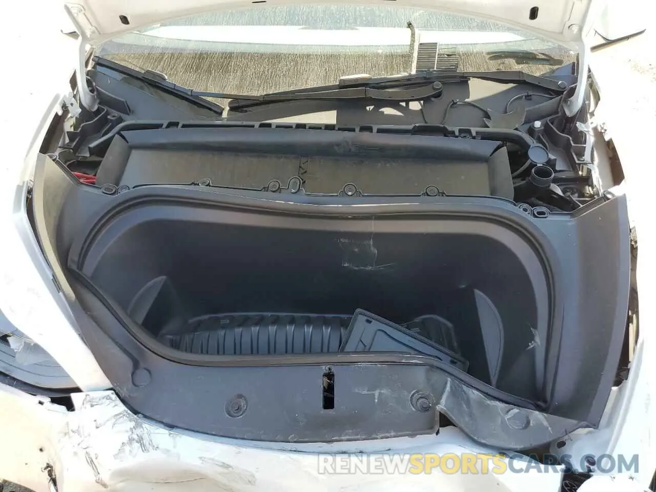 12 Photograph of a damaged car 7SAYGDEEXRF090916 TESLA MODEL Y 2024