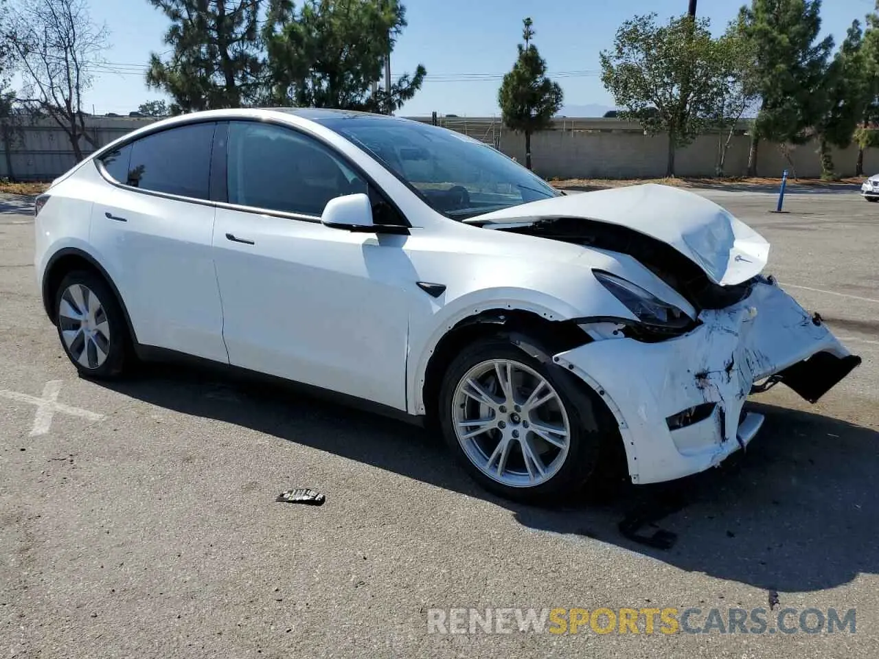 4 Photograph of a damaged car 7SAYGDEEXRF090916 TESLA MODEL Y 2024