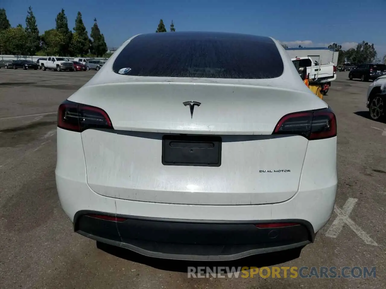 6 Photograph of a damaged car 7SAYGDEEXRF090916 TESLA MODEL Y 2024