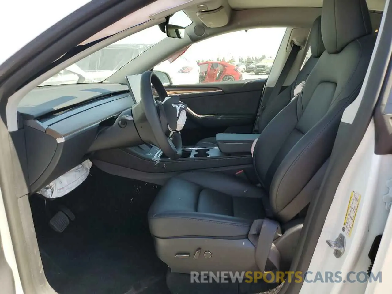 7 Photograph of a damaged car 7SAYGDEEXRF090916 TESLA MODEL Y 2024