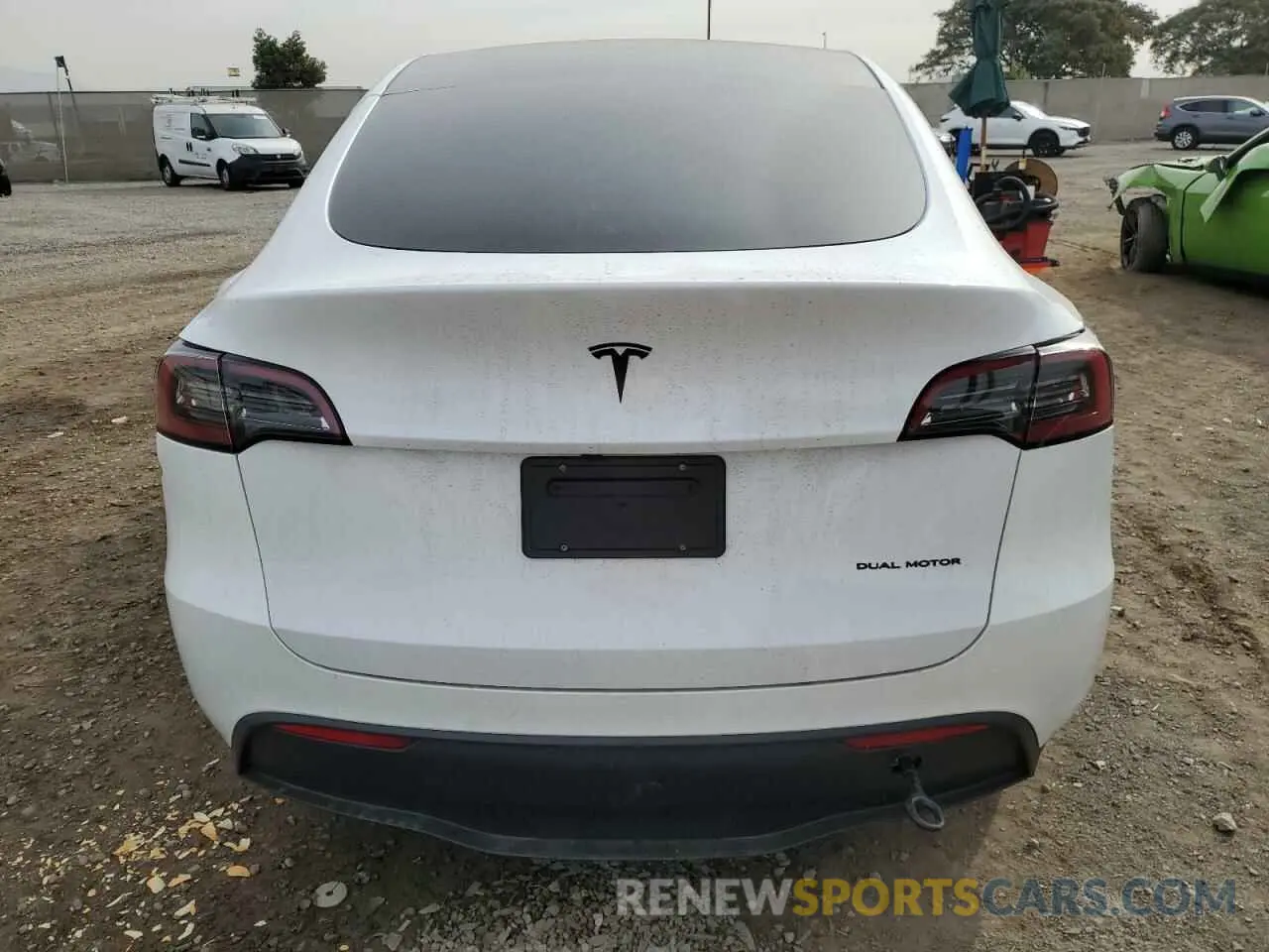 6 Photograph of a damaged car 7SAYGDEEXRF104913 TESLA MODEL Y 2024