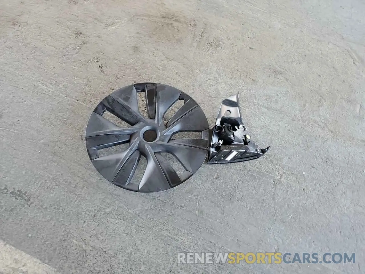 12 Photograph of a damaged car 7SAYGDEEXRF122859 TESLA MODEL Y 2024
