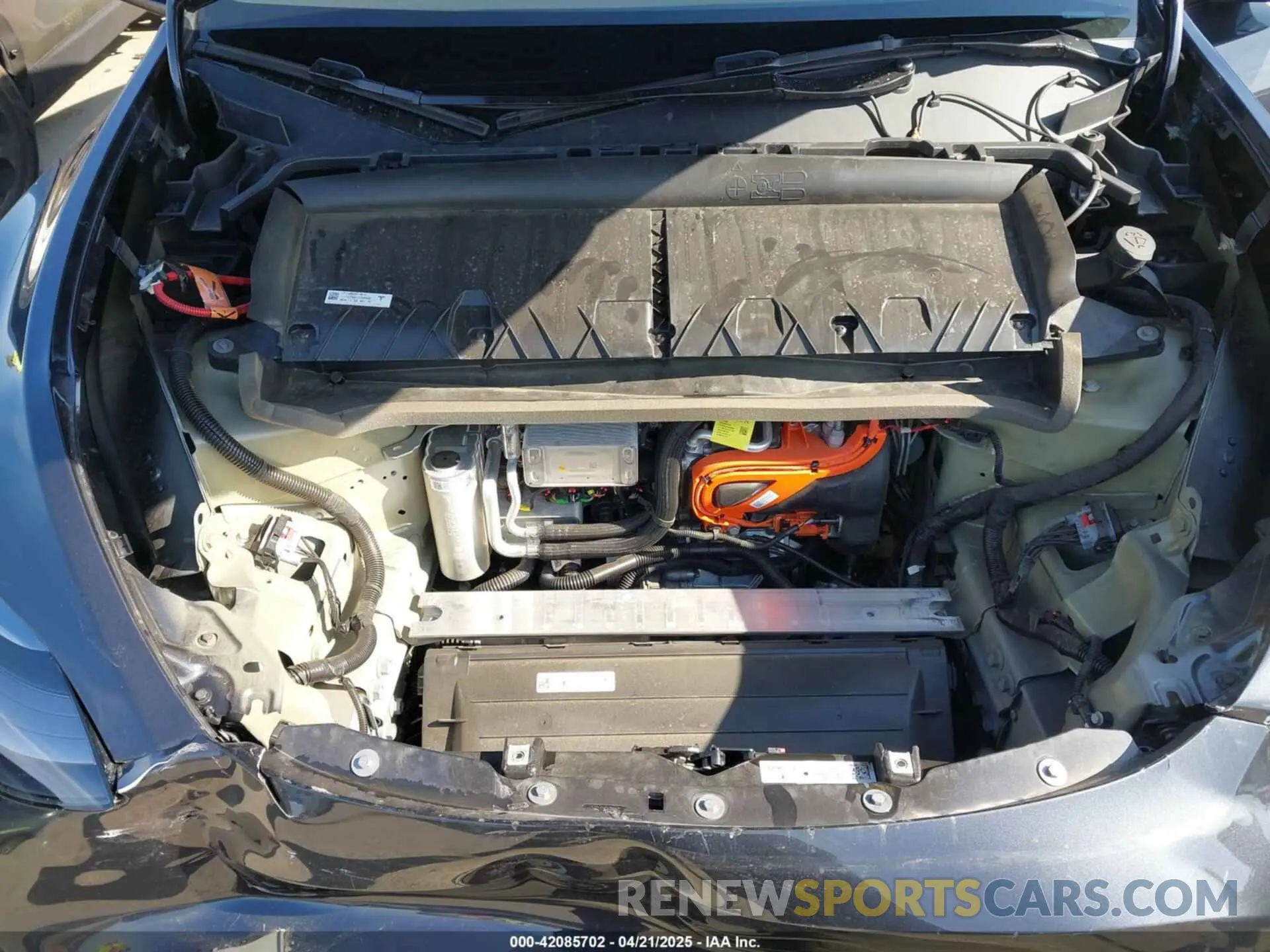 10 Photograph of a damaged car 7SAYGDEEXRF146109 TESLA MODEL Y 2024