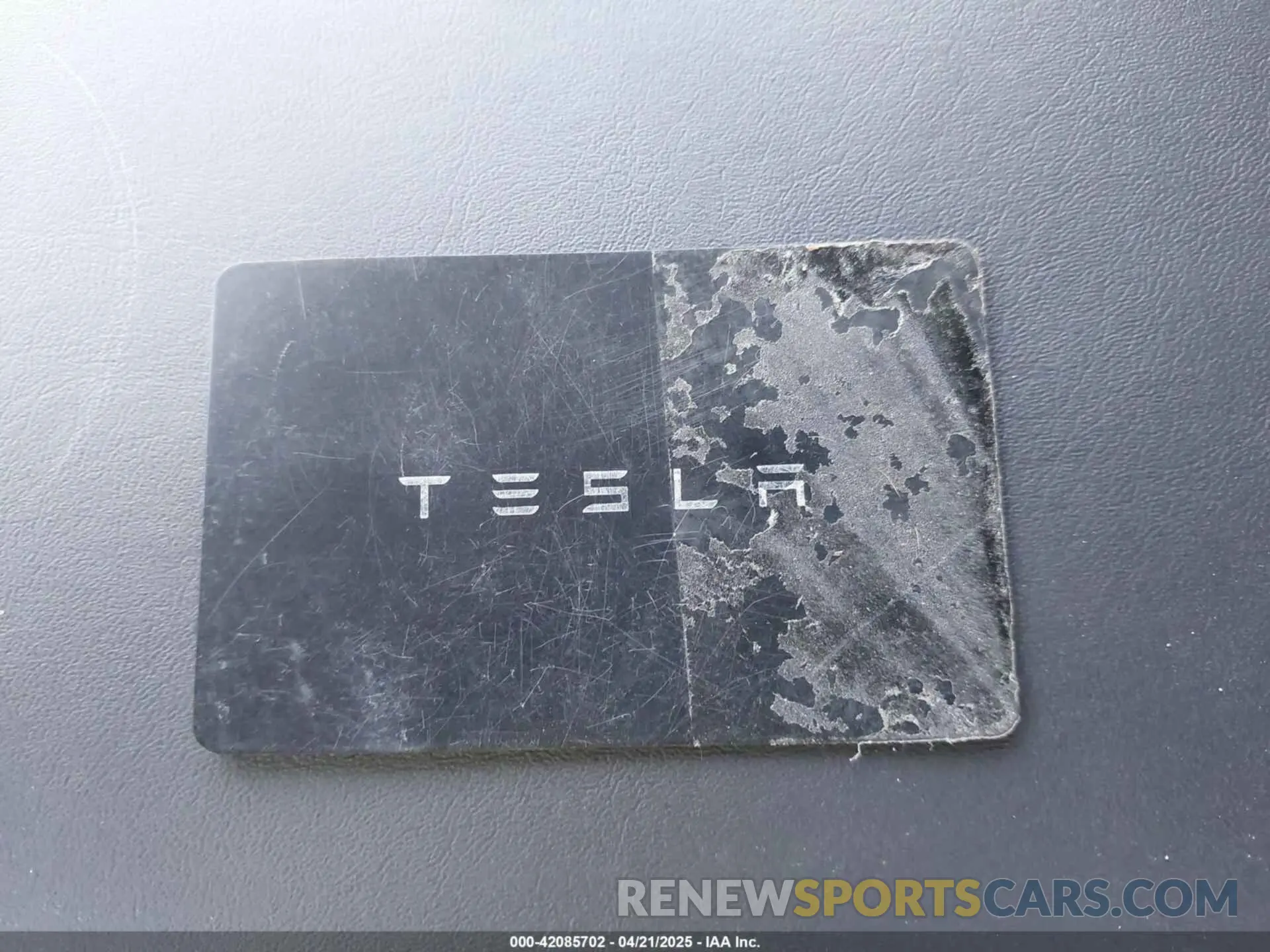 11 Photograph of a damaged car 7SAYGDEEXRF146109 TESLA MODEL Y 2024