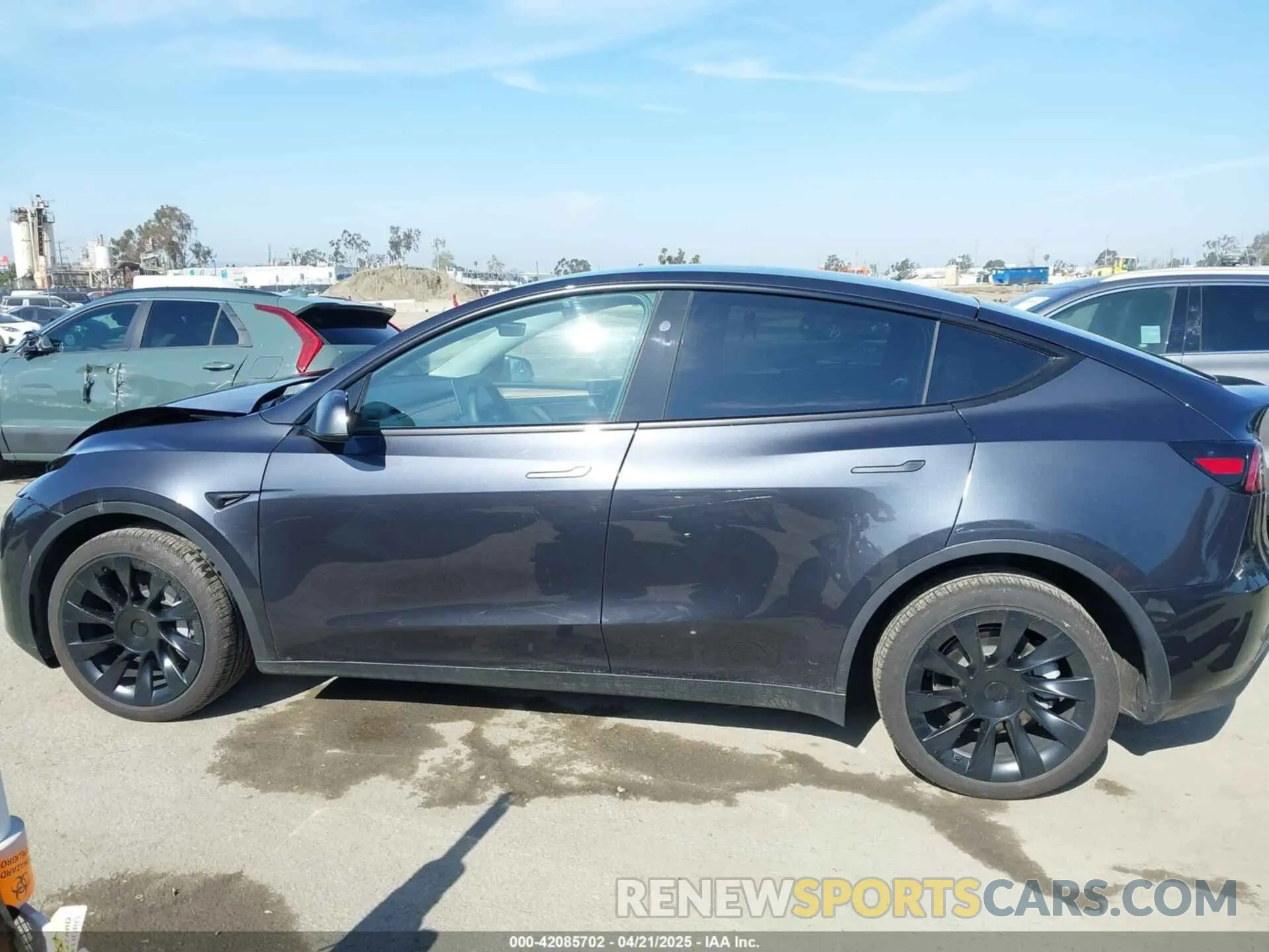 15 Photograph of a damaged car 7SAYGDEEXRF146109 TESLA MODEL Y 2024