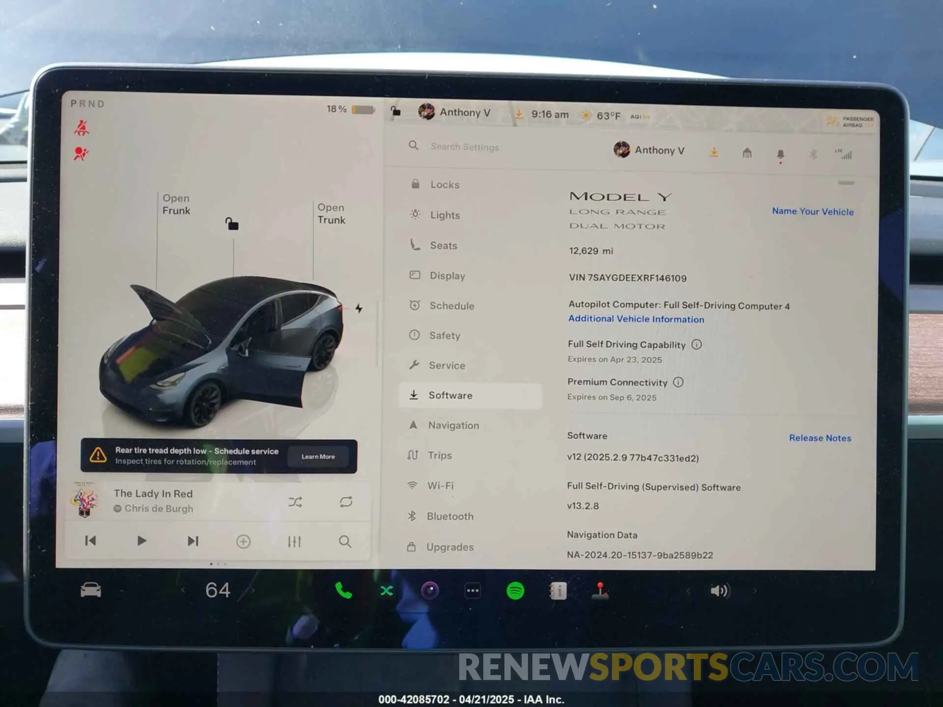 19 Photograph of a damaged car 7SAYGDEEXRF146109 TESLA MODEL Y 2024