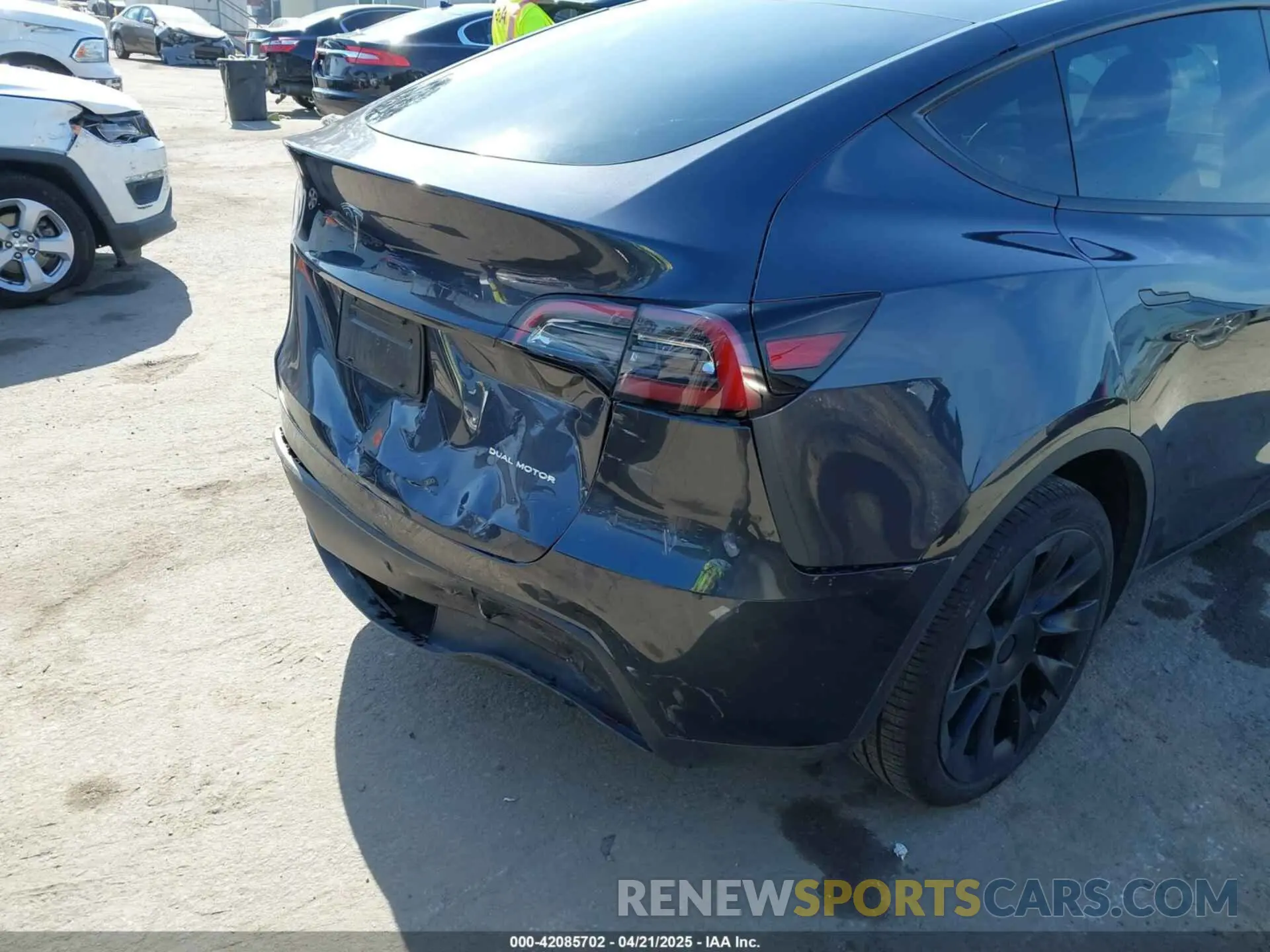 20 Photograph of a damaged car 7SAYGDEEXRF146109 TESLA MODEL Y 2024