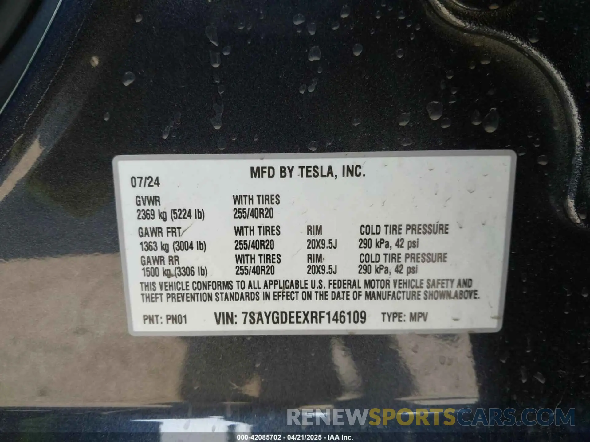 9 Photograph of a damaged car 7SAYGDEEXRF146109 TESLA MODEL Y 2024