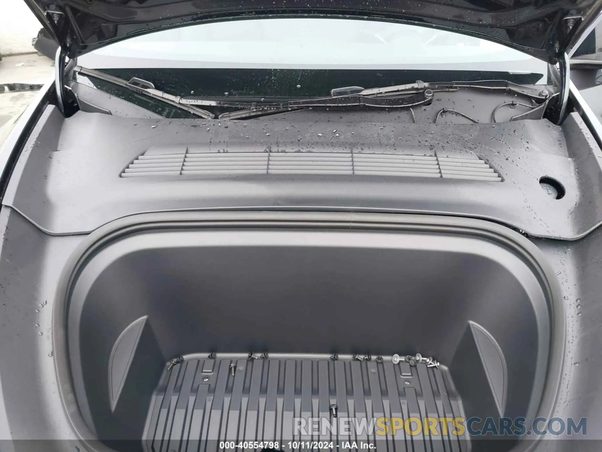 10 Photograph of a damaged car 7SAYGDEEXRF180731 TESLA MODEL Y 2024