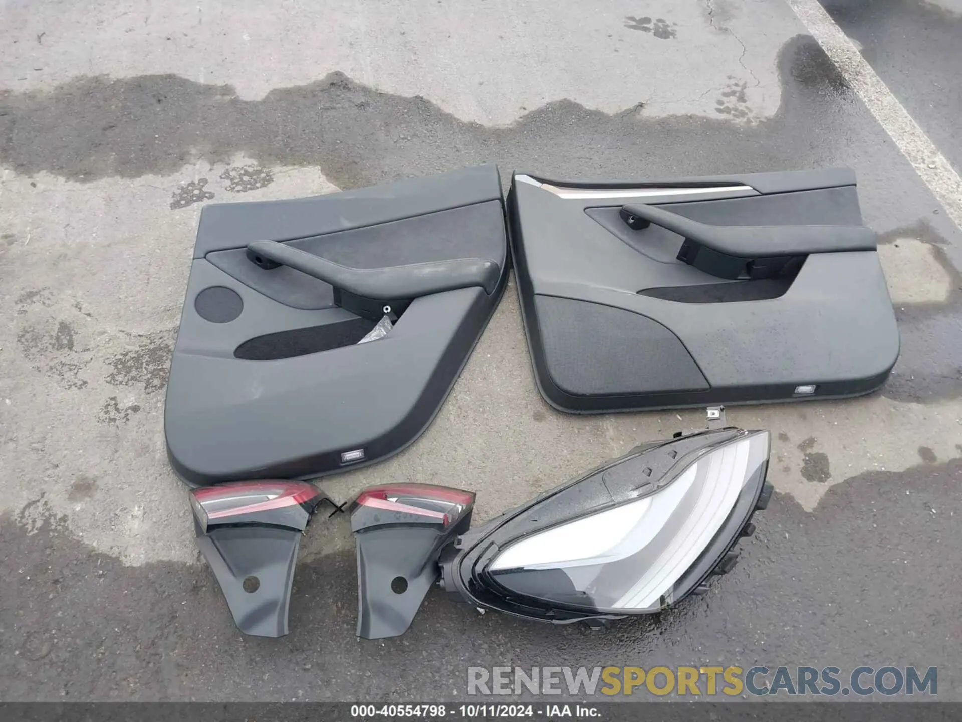 12 Photograph of a damaged car 7SAYGDEEXRF180731 TESLA MODEL Y 2024