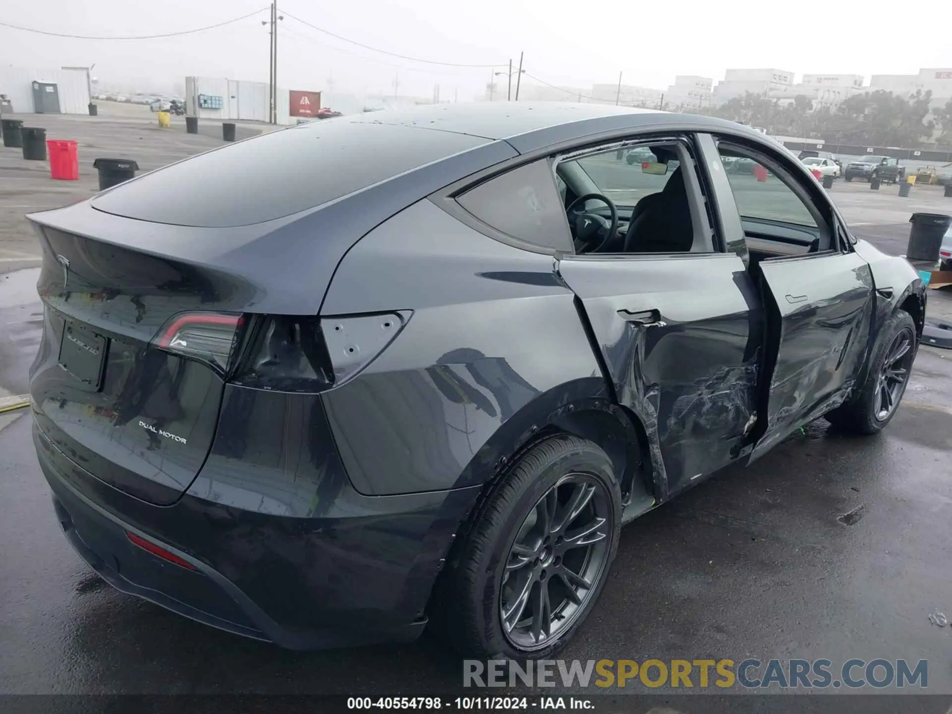 4 Photograph of a damaged car 7SAYGDEEXRF180731 TESLA MODEL Y 2024