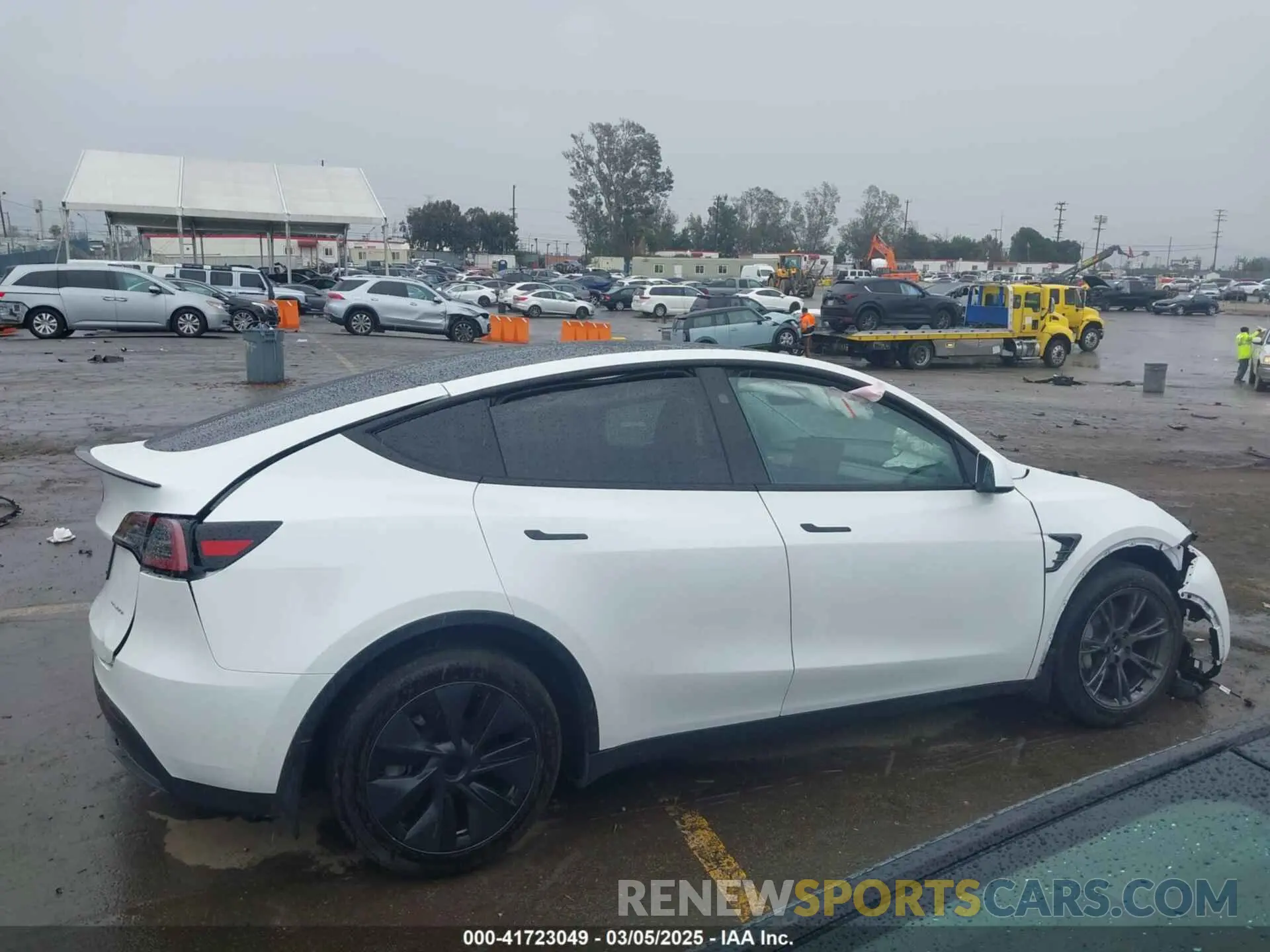 13 Photograph of a damaged car 7SAYGDEEXRF230169 TESLA MODEL Y 2024
