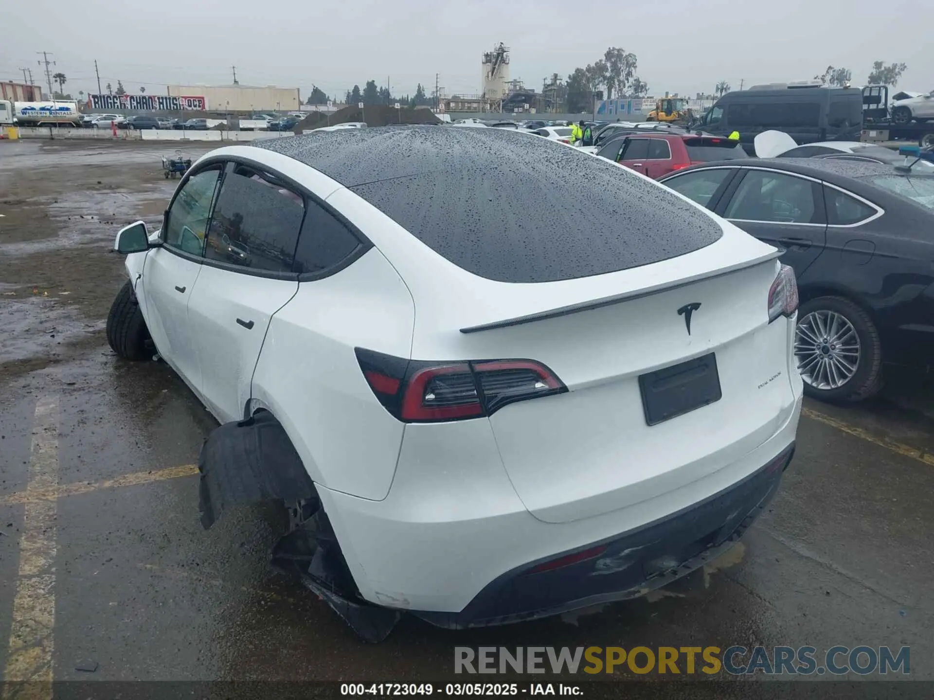 3 Photograph of a damaged car 7SAYGDEEXRF230169 TESLA MODEL Y 2024