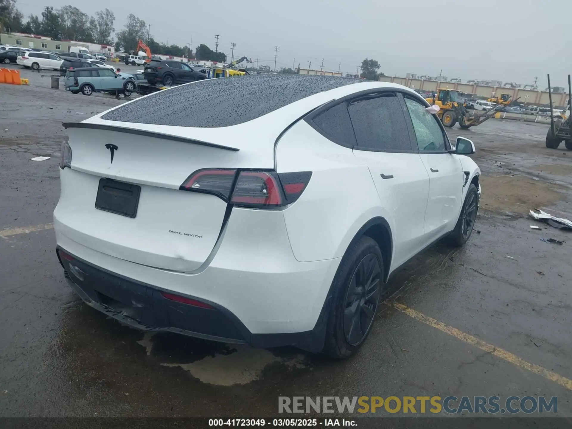 4 Photograph of a damaged car 7SAYGDEEXRF230169 TESLA MODEL Y 2024