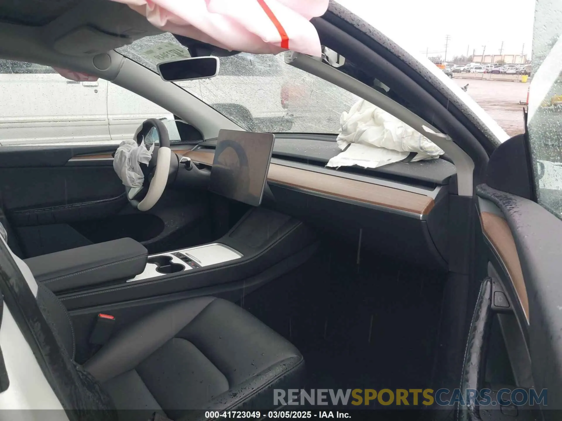5 Photograph of a damaged car 7SAYGDEEXRF230169 TESLA MODEL Y 2024